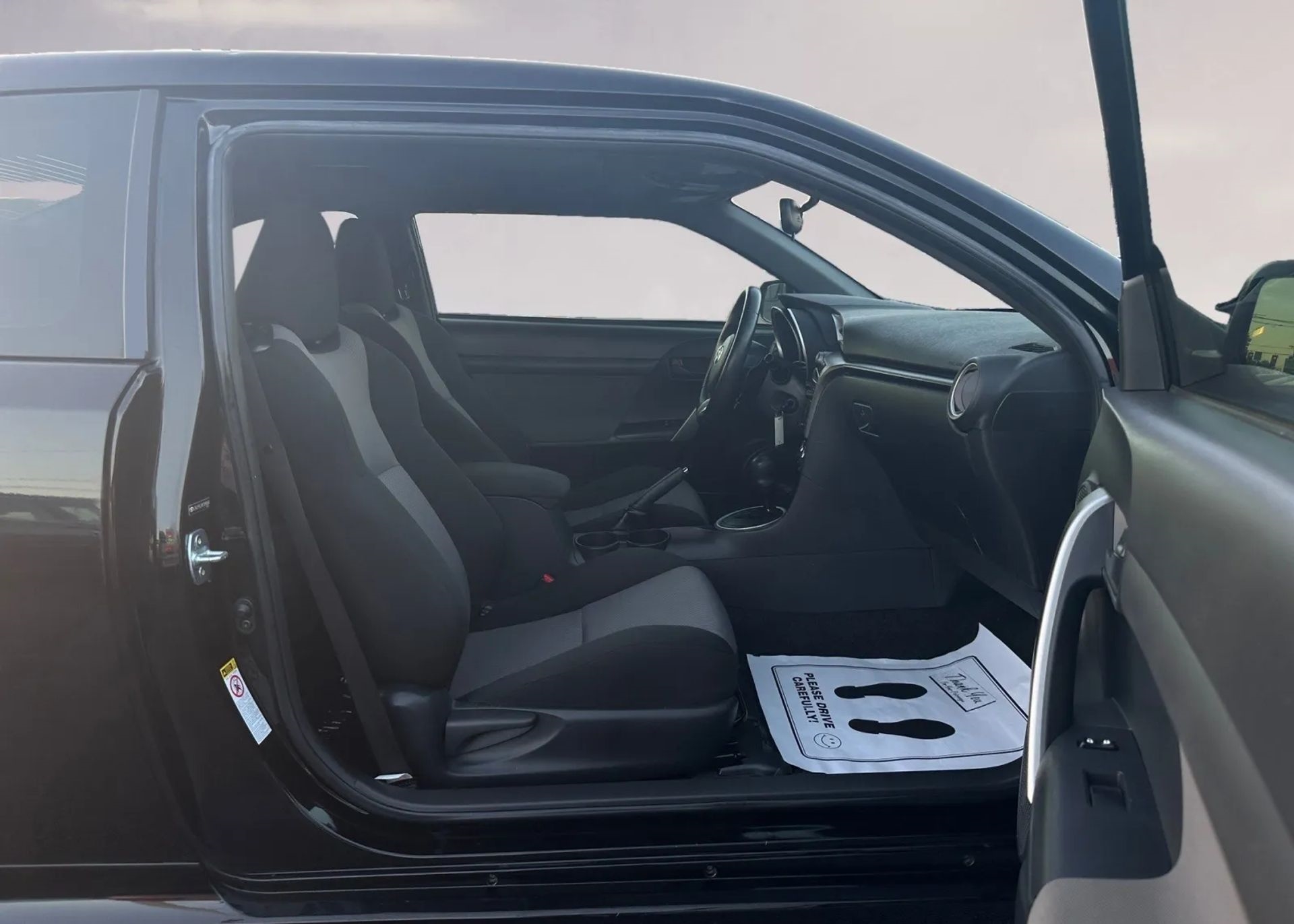 Scion tC 2dr HB Man (Natl) 2015
