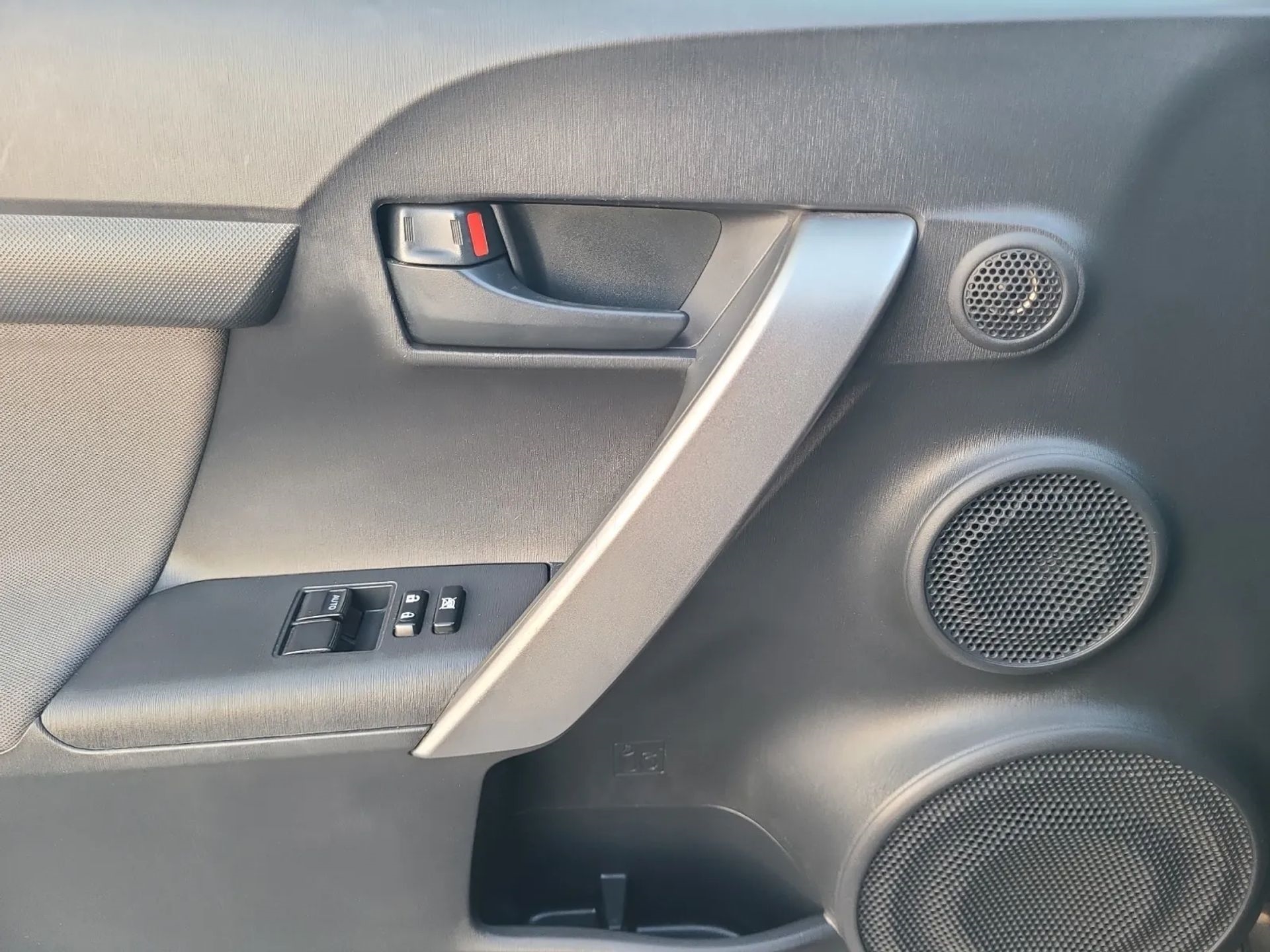 Scion tC 2dr HB Man (Natl) 2015