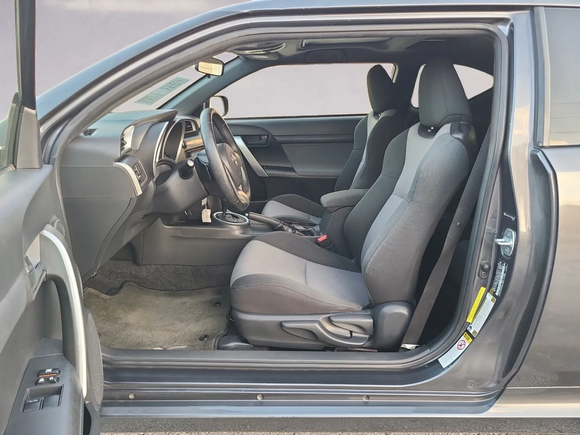 Scion tC 2dr HB Man (Natl) 2015