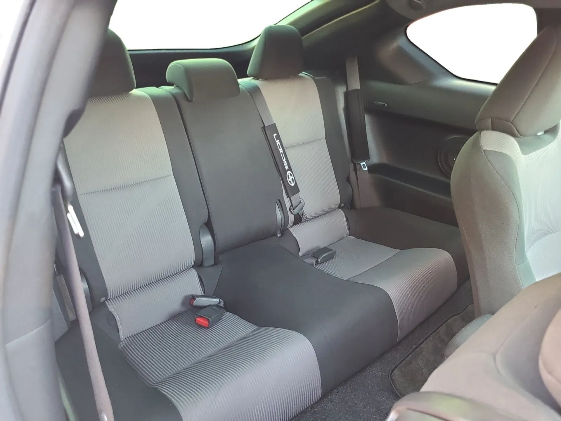 Scion tC 2dr HB Man (Natl) 2015