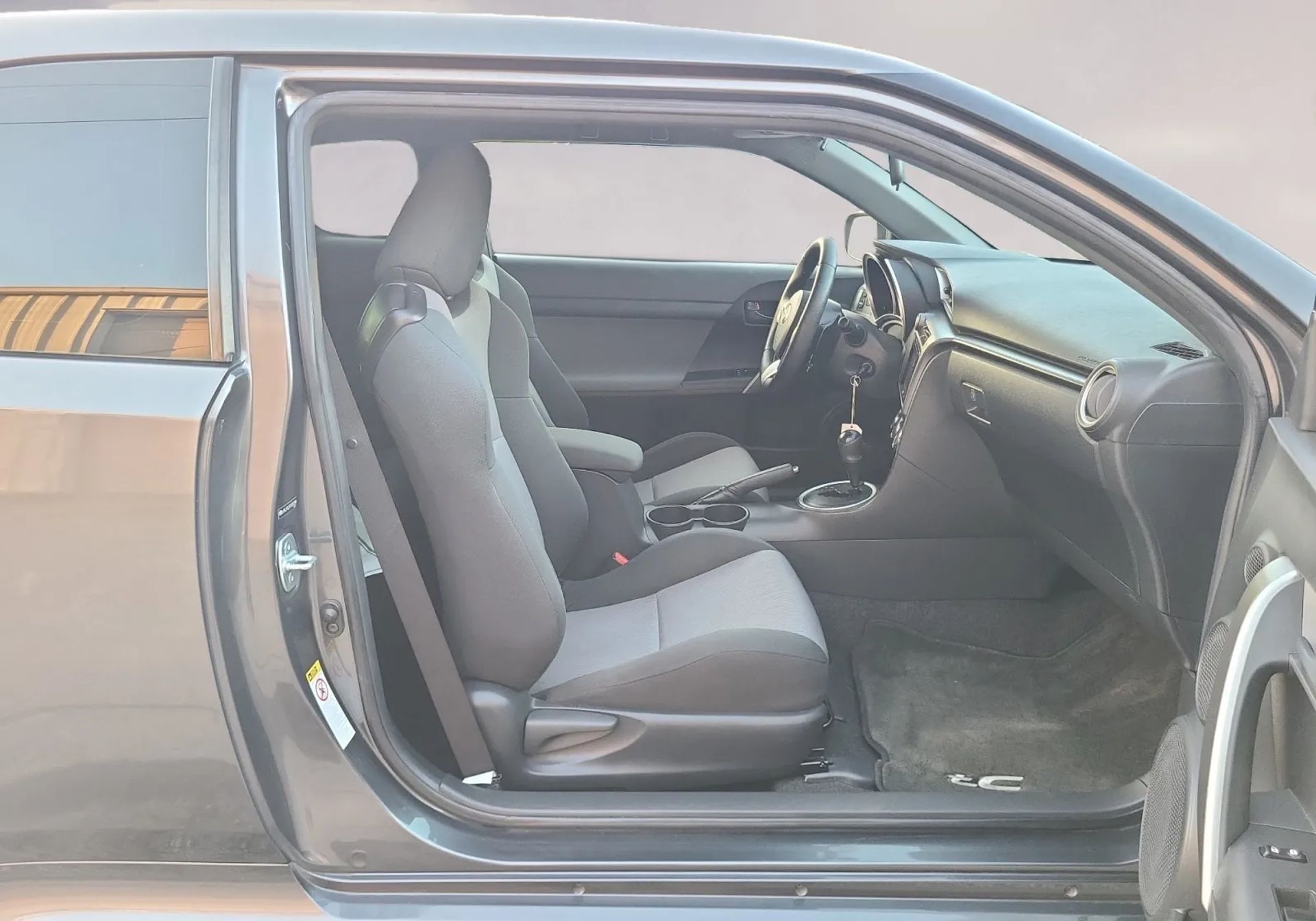 Scion tC 2dr HB Man (Natl) 2015