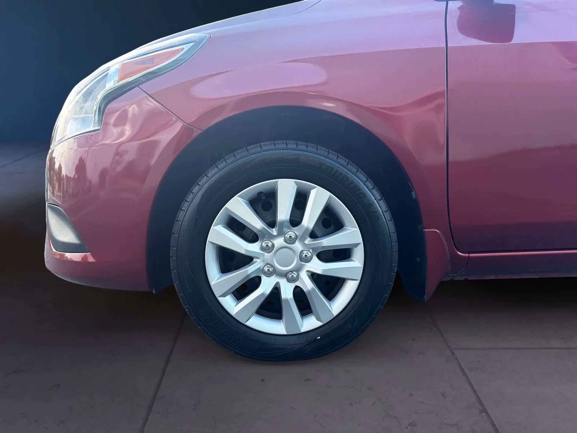 Nissan Versa 4dr Sdn CVT 1.6 SV 2016