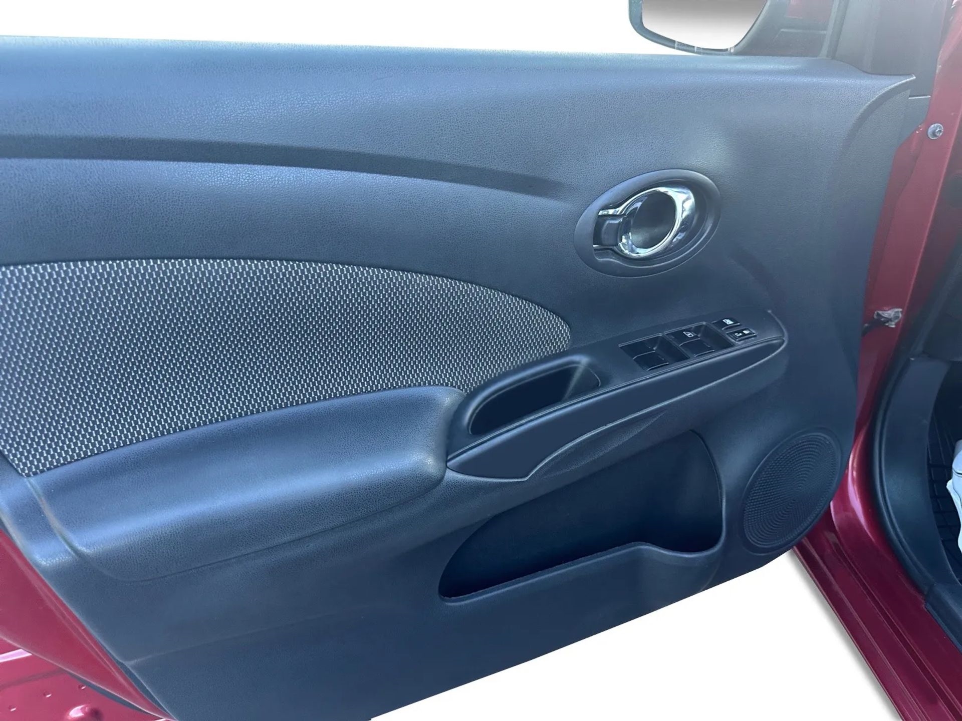 Nissan Versa 4dr Sdn CVT 1.6 SV 2016