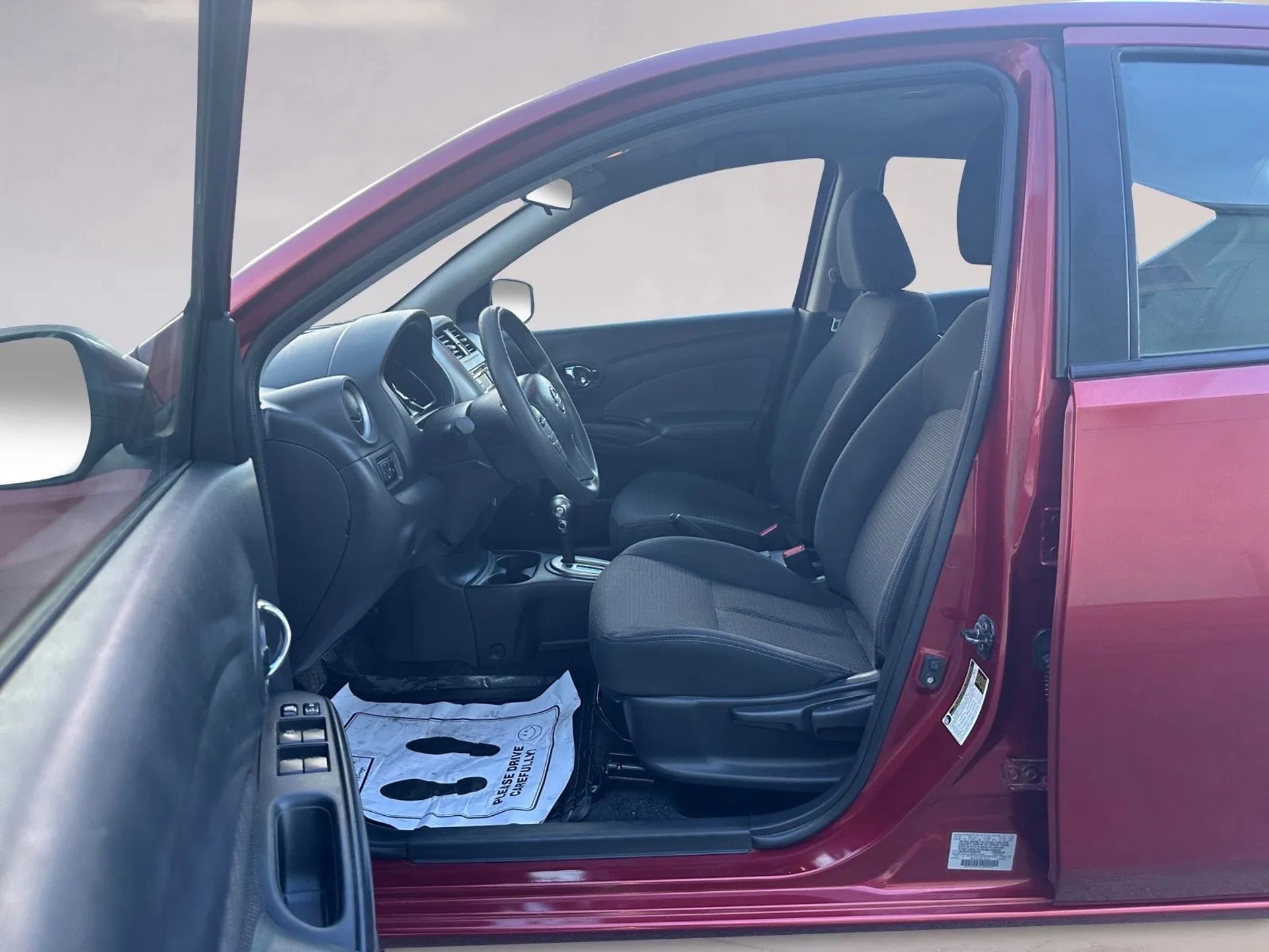 Nissan Versa 4dr Sdn CVT 1.6 SV 2016