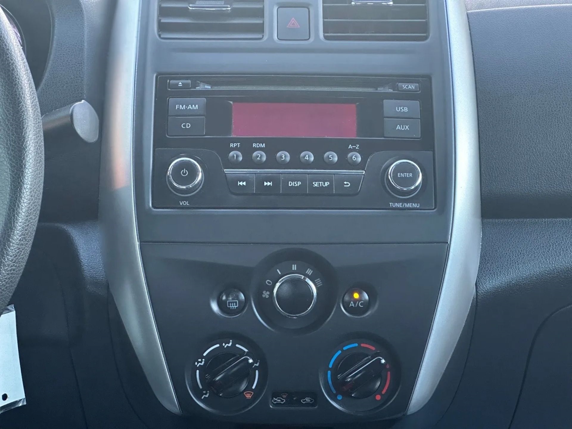 Nissan Versa 4dr Sdn CVT 1.6 SV 2016