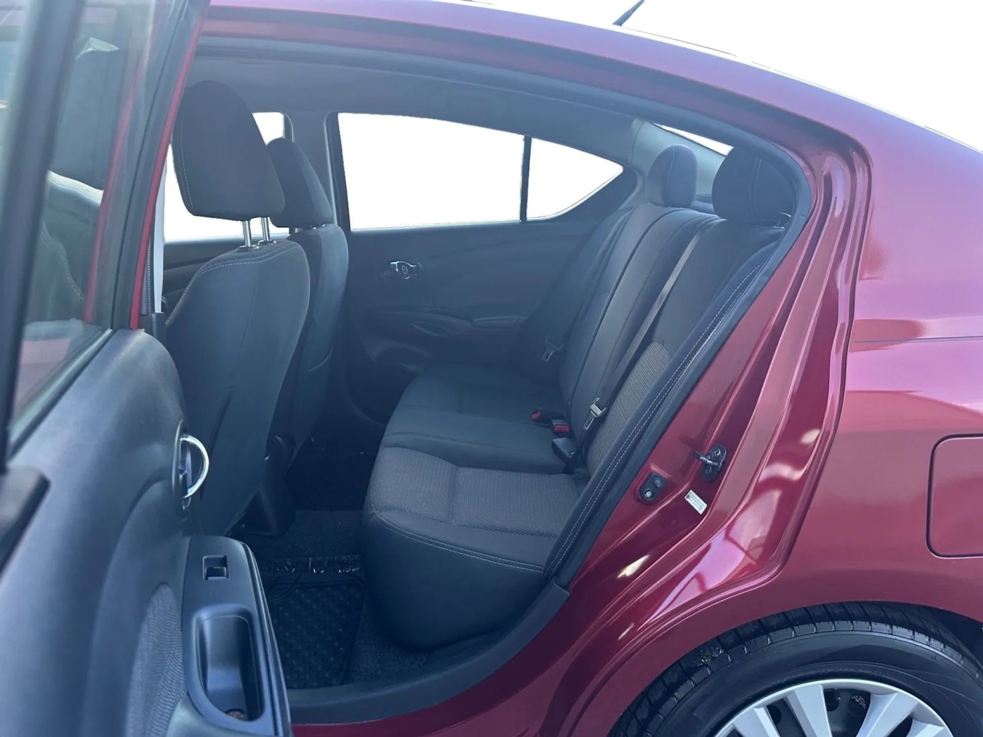 Nissan Versa 4dr Sdn CVT 1.6 SV 2016