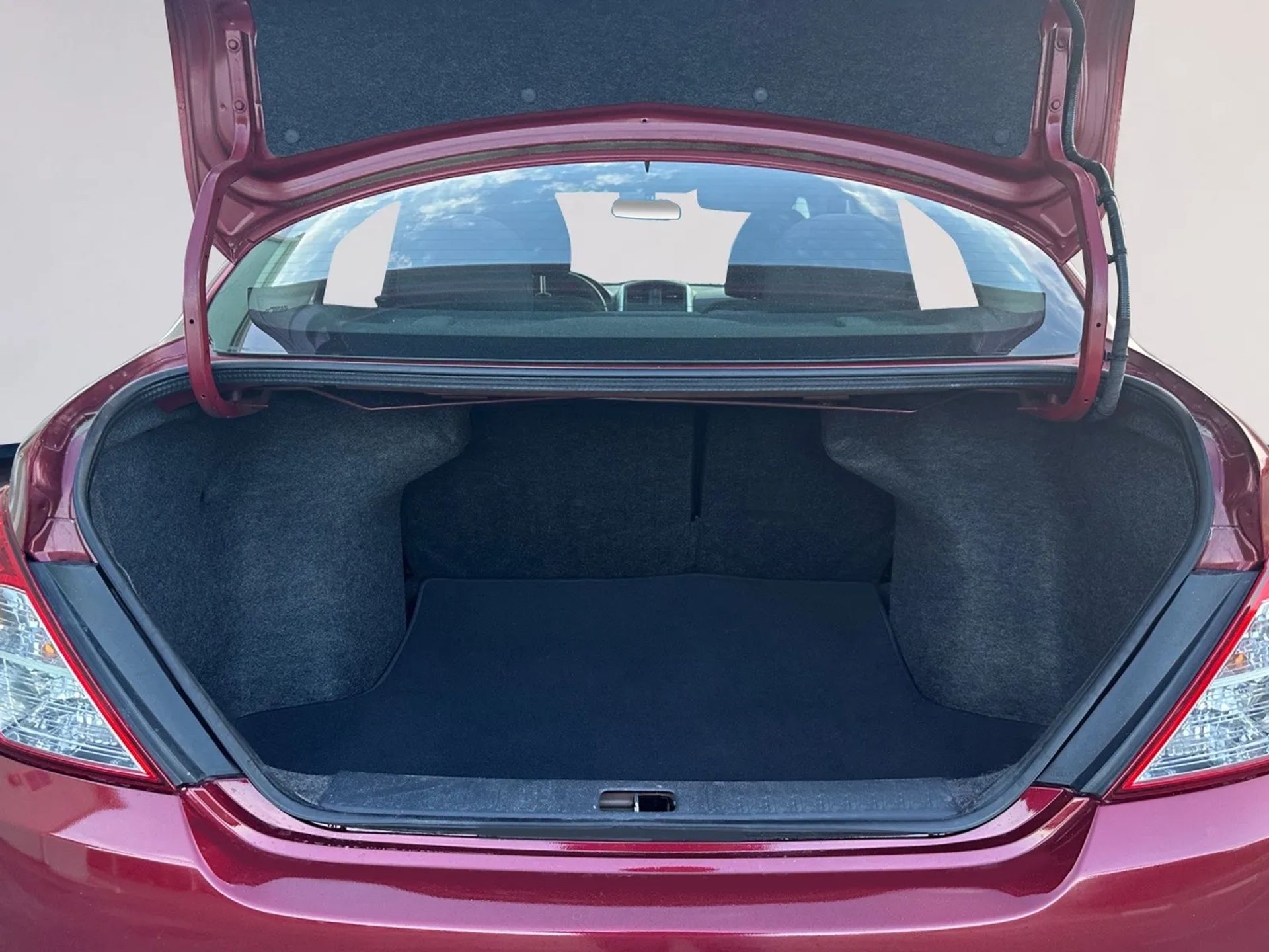 Nissan Versa 4dr Sdn CVT 1.6 SV 2016