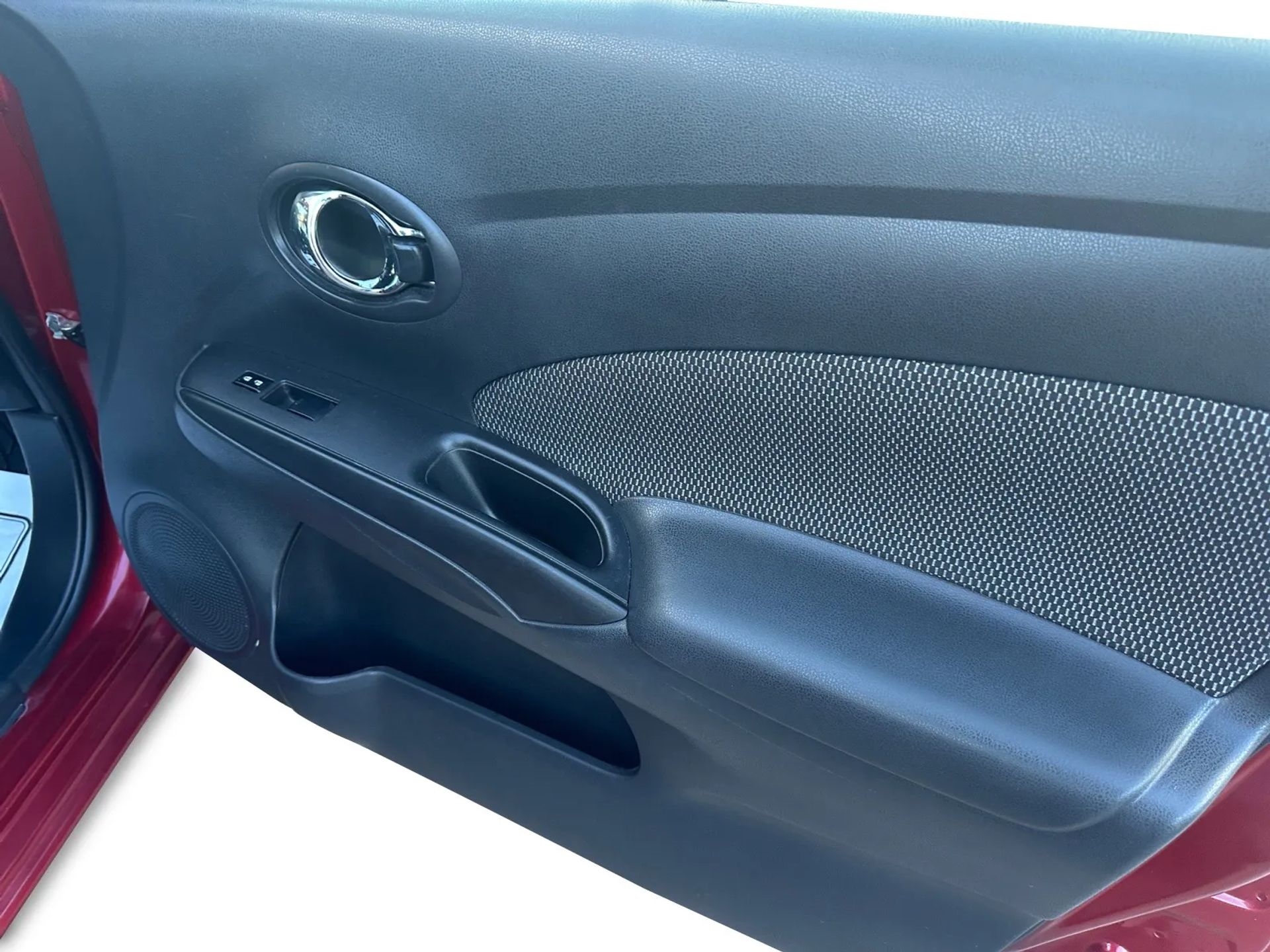 Nissan Versa 4dr Sdn CVT 1.6 SV 2016