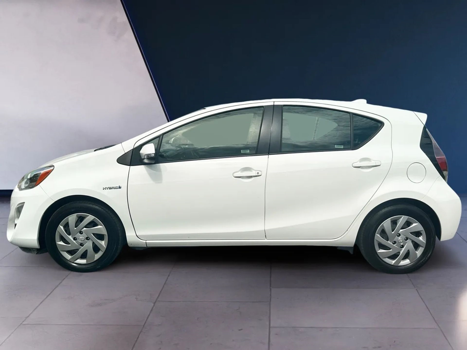 Toyota Prius c 5dr HB Three (Natl) 2015