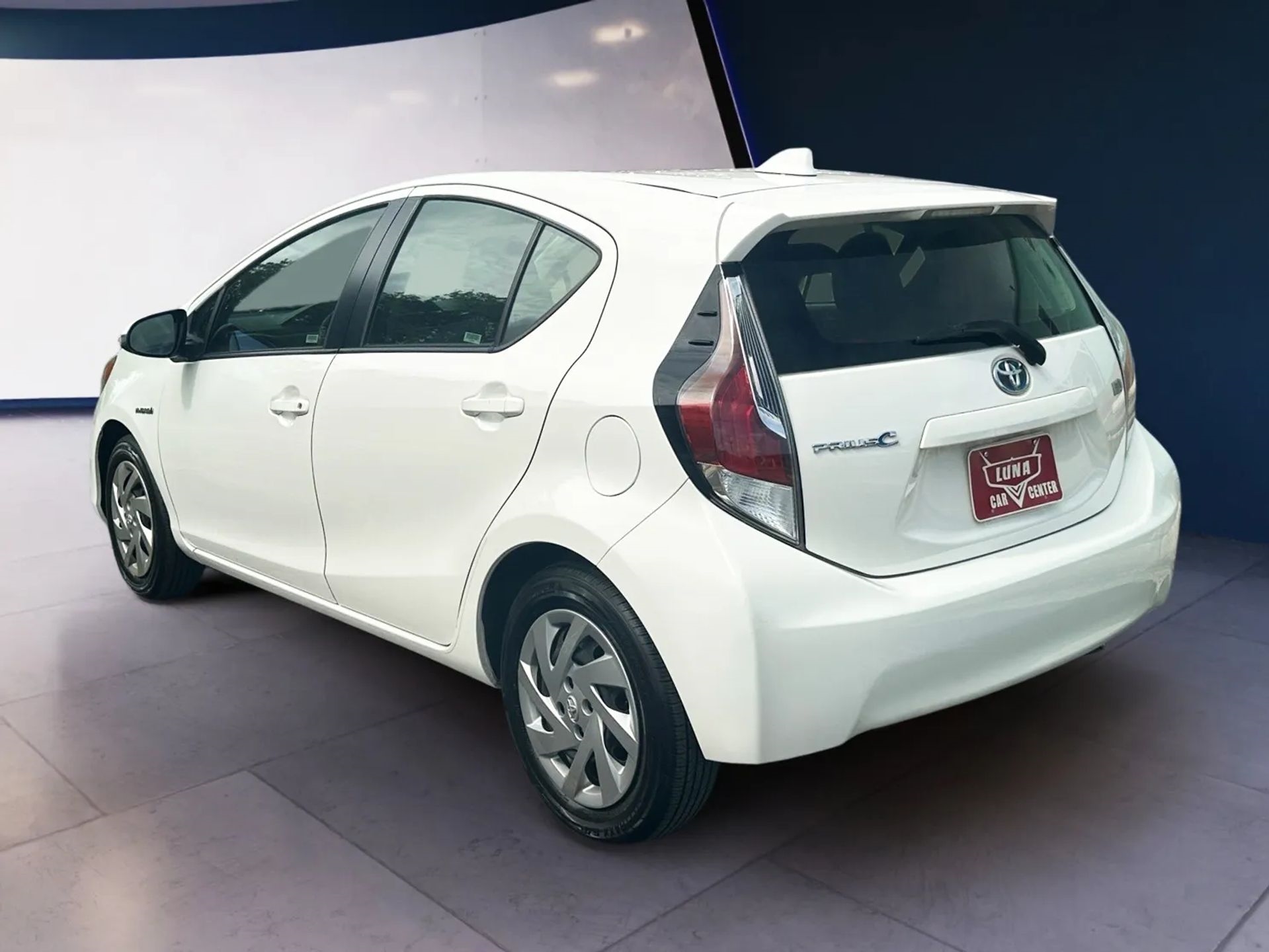 Toyota Prius c 5dr HB Three (Natl) 2015