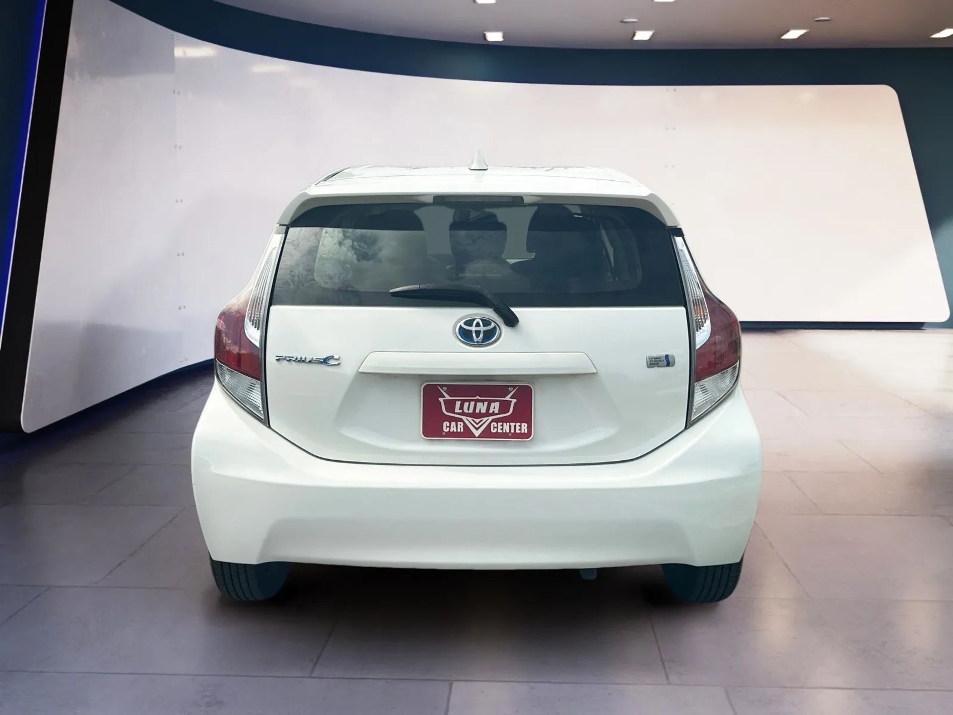 Toyota Prius c 5dr HB Three (Natl) 2015