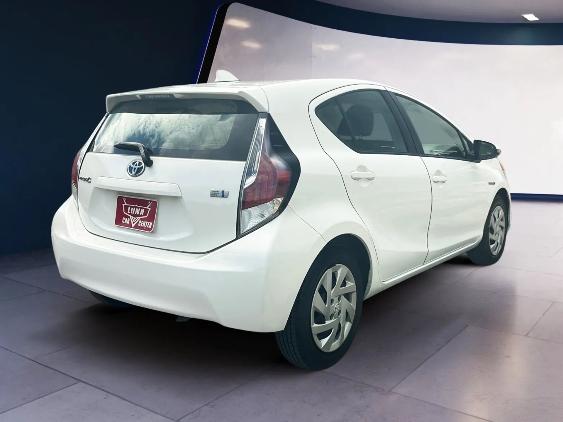 Toyota Prius c 5dr HB Three (Natl) 2015