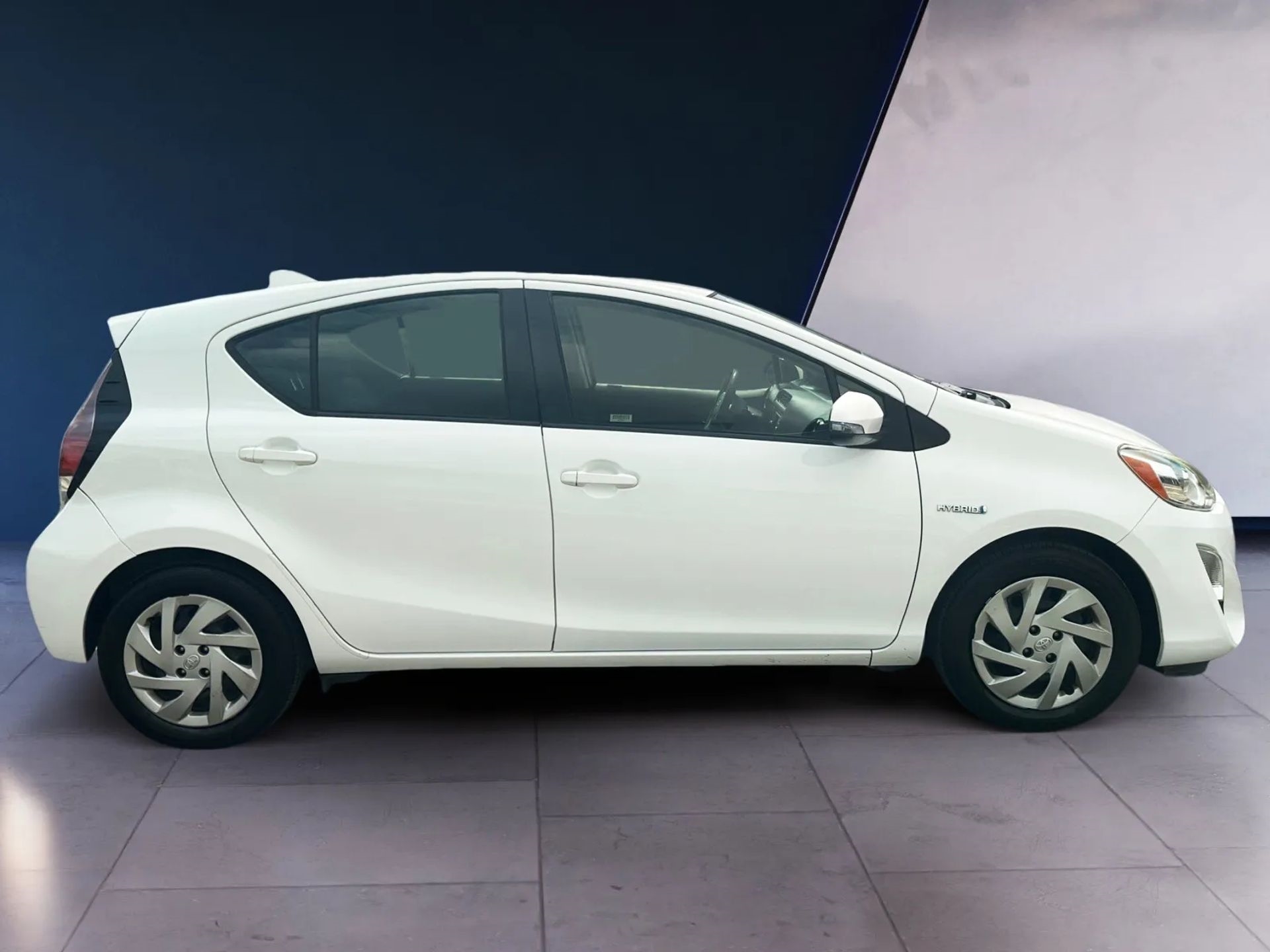 Toyota Prius c 5dr HB Three (Natl) 2015