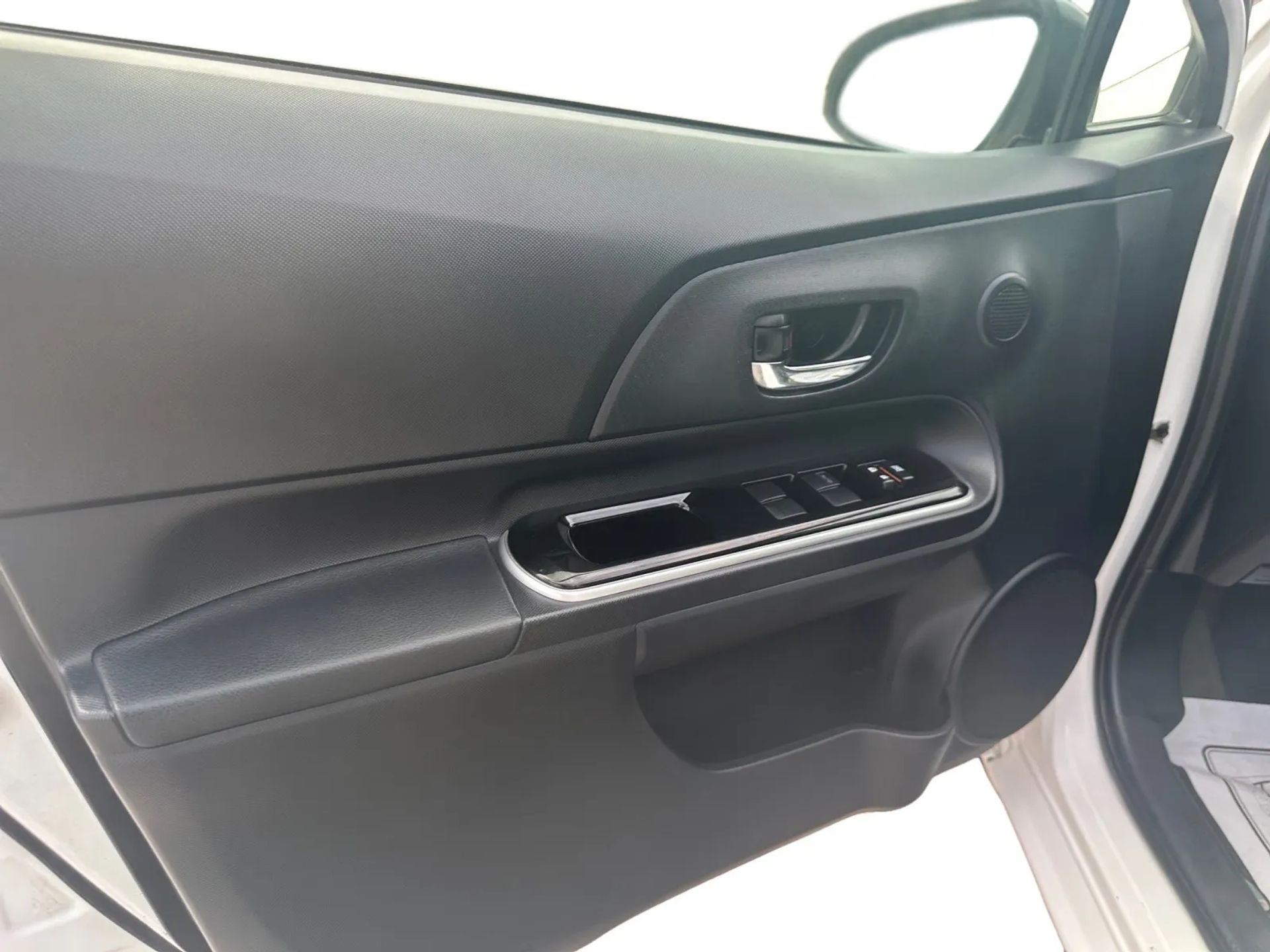 Toyota Prius c 5dr HB Three (Natl) 2015