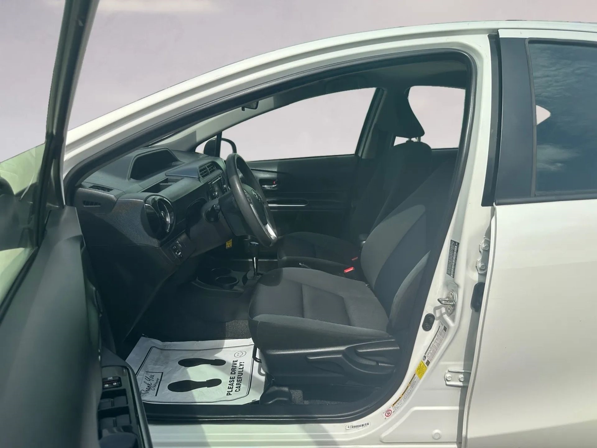 Toyota Prius c 5dr HB Three (Natl) 2015