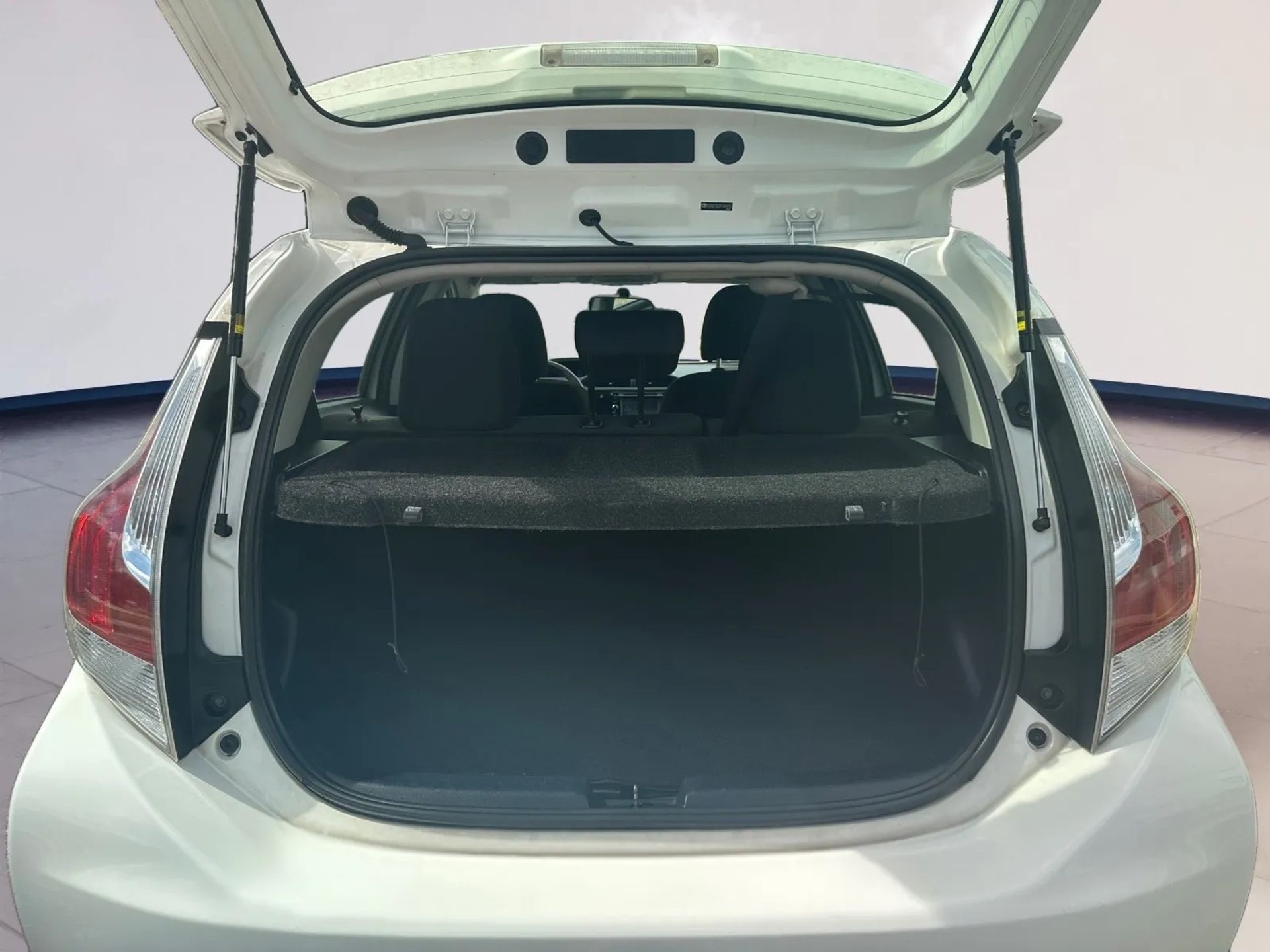 Toyota Prius c 5dr HB Three (Natl) 2015