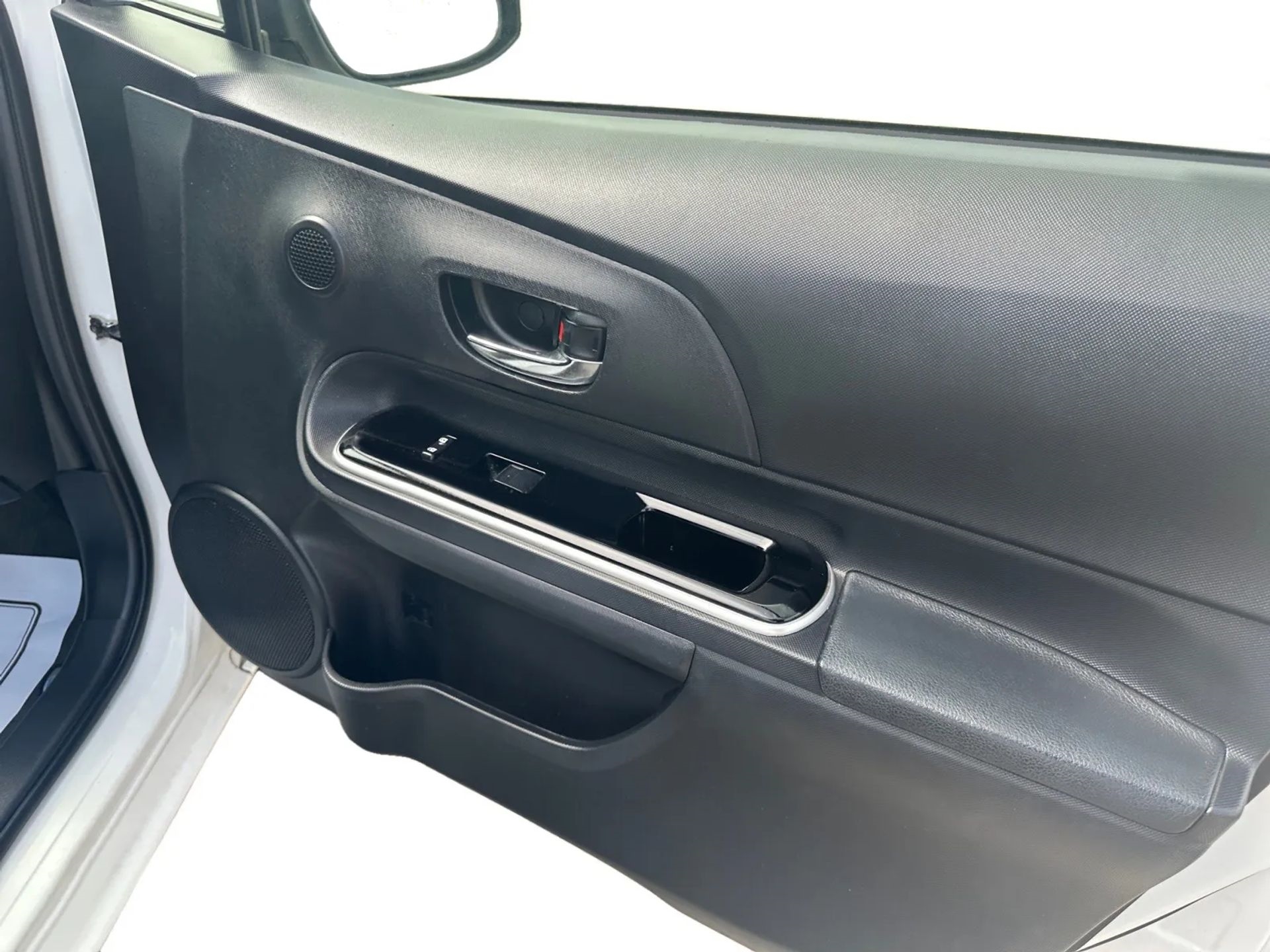 Toyota Prius c 5dr HB Three (Natl) 2015