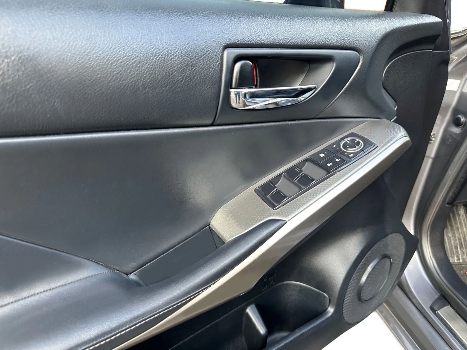 Lexus IS 200t 4dr Sdn 2016