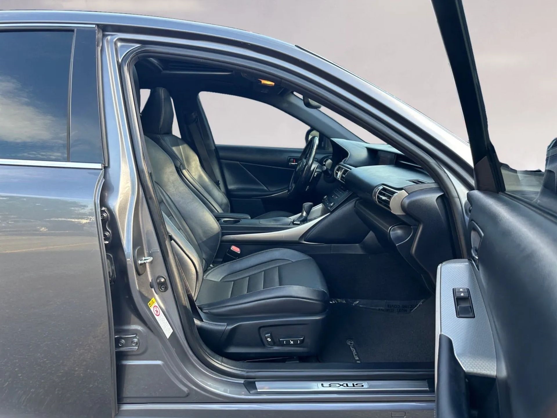 Lexus IS 200t 4dr Sdn 2016