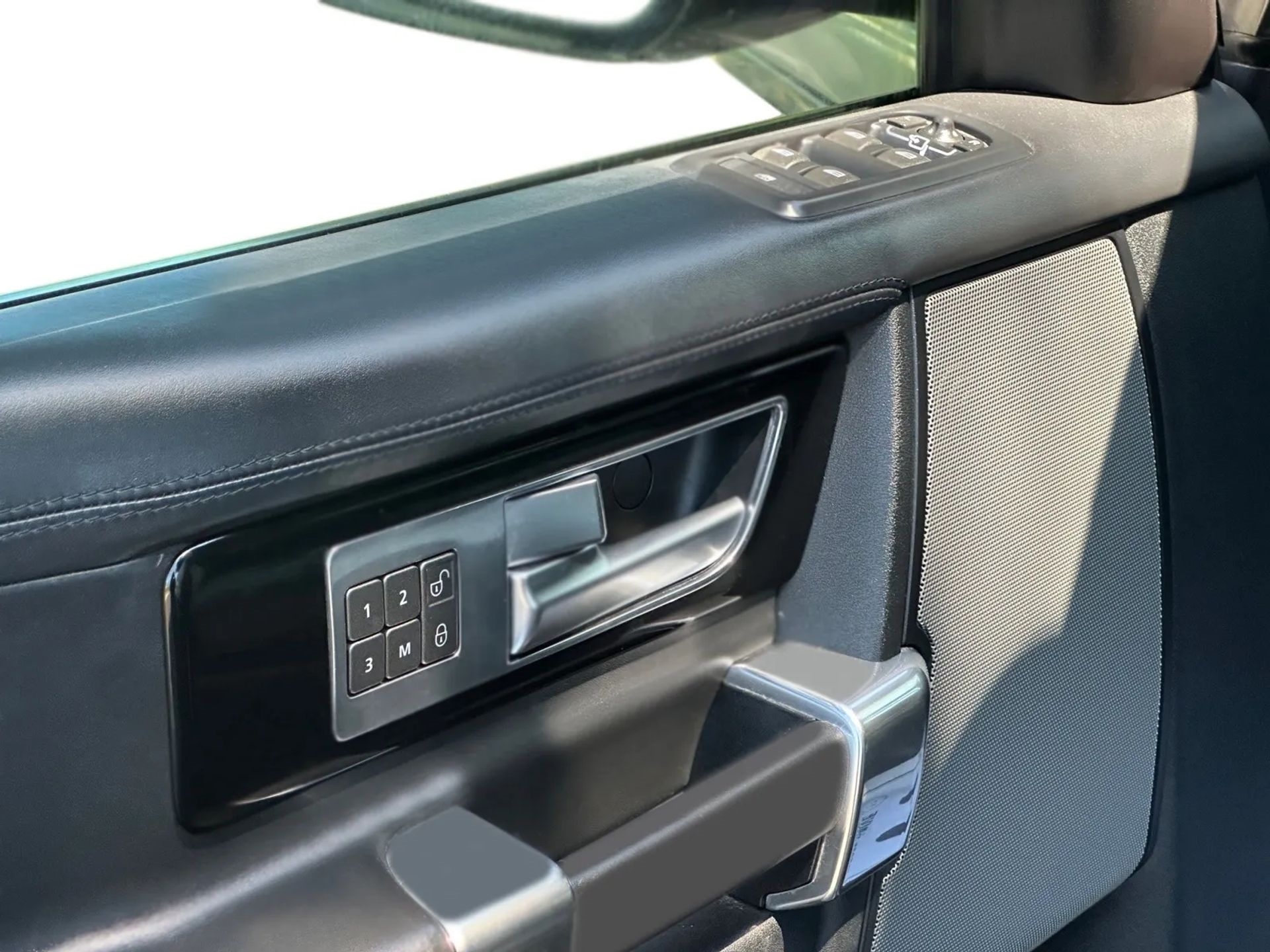 Land Rover LR4 4WD 4dr LUX 2015