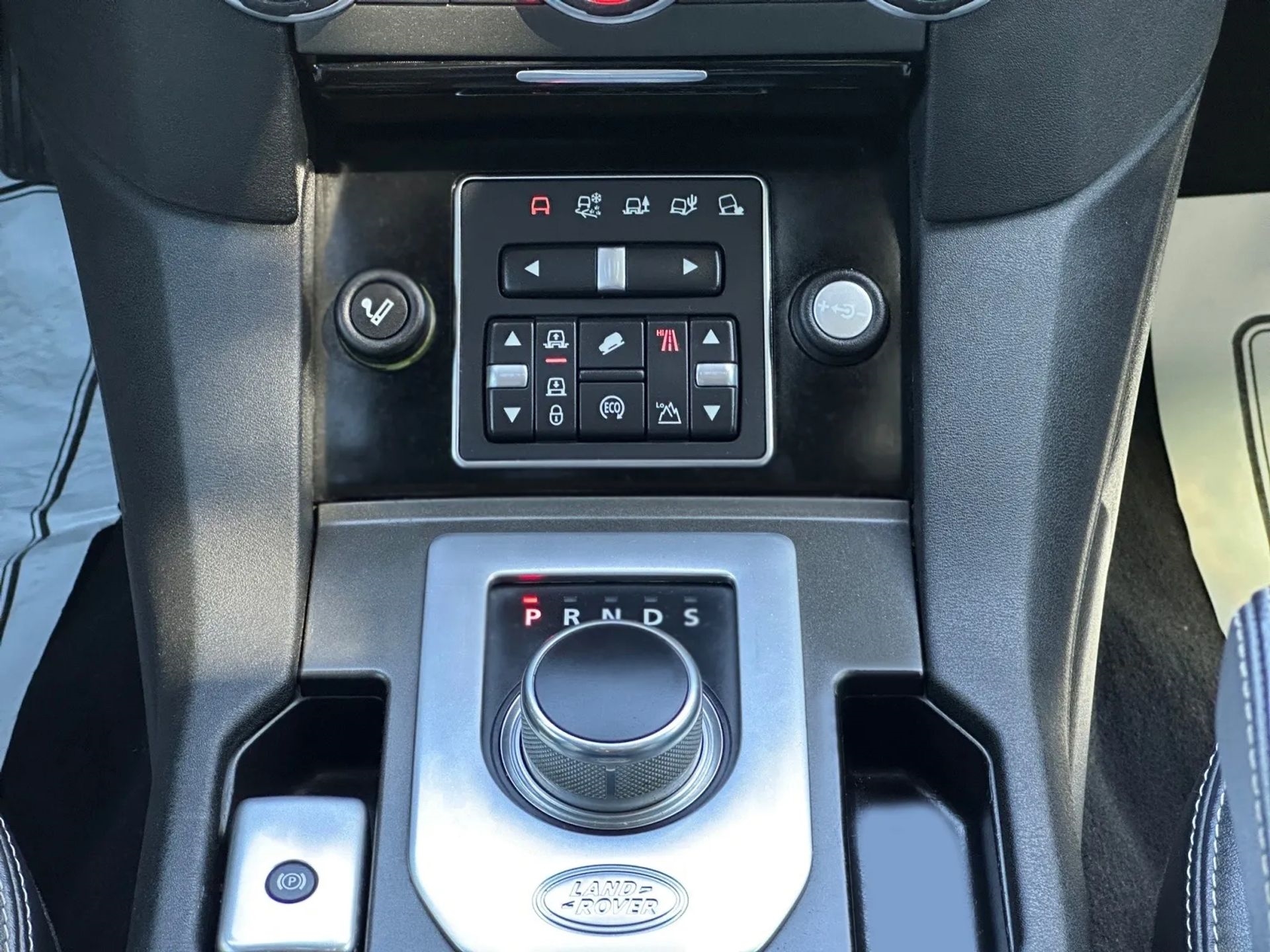 Land Rover LR4 4WD 4dr LUX 2015