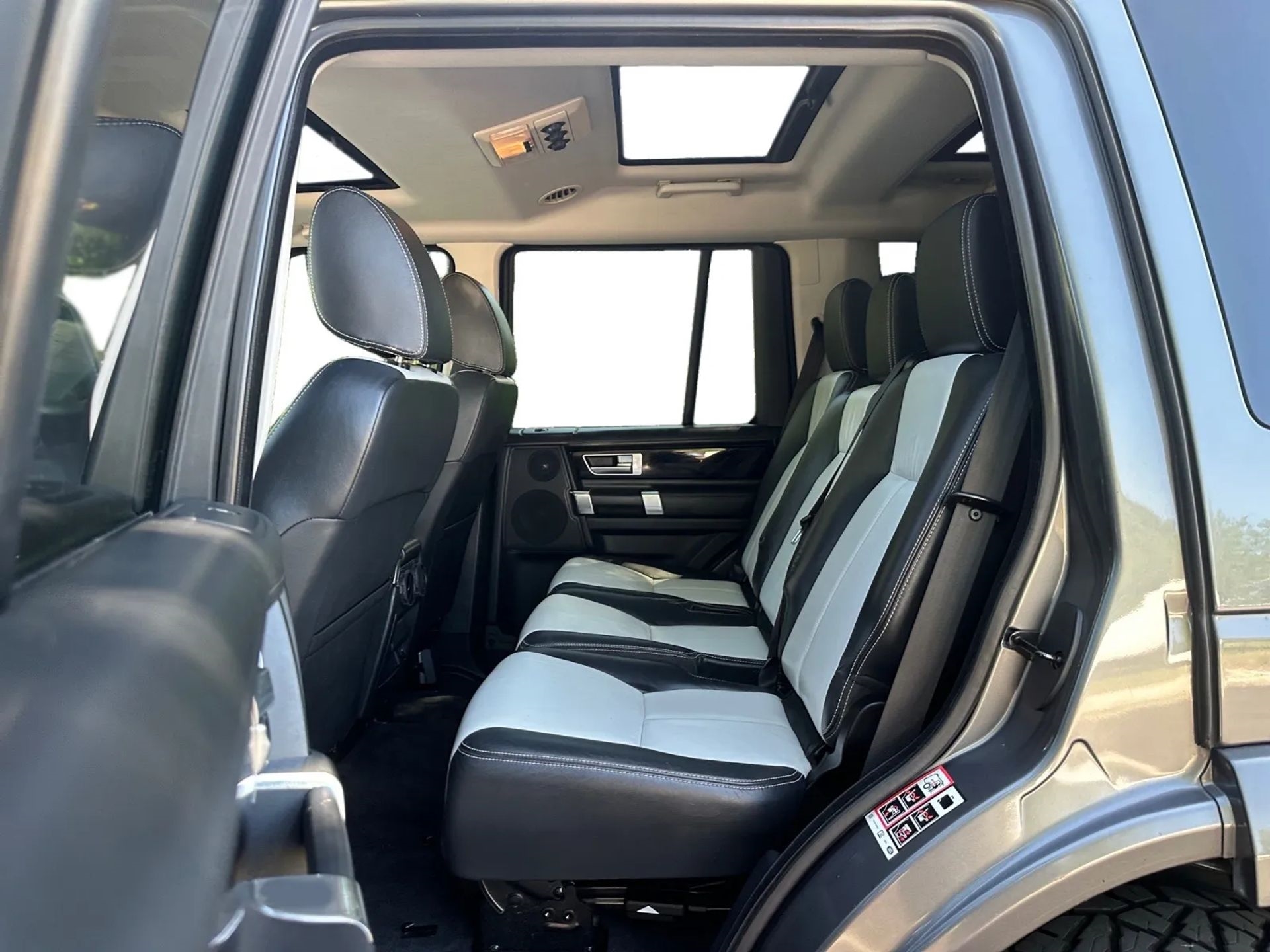 Land Rover LR4 4WD 4dr LUX 2015