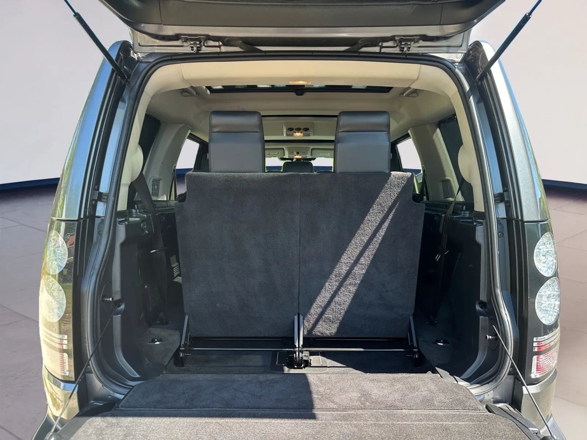 Land Rover LR4 4WD 4dr LUX 2015