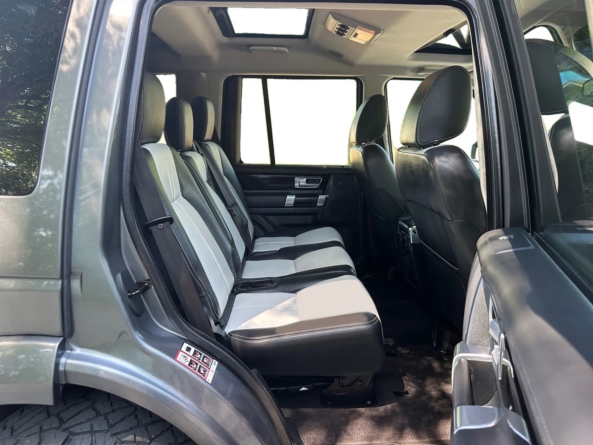 Land Rover LR4 4WD 4dr LUX 2015