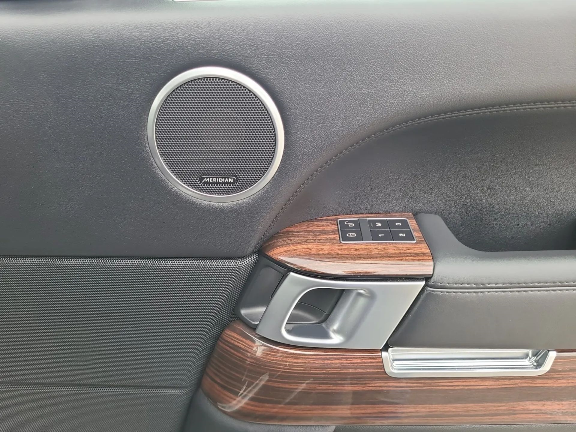 Land Rover Range Rover 4WD 4dr Supercharged LWB 2015