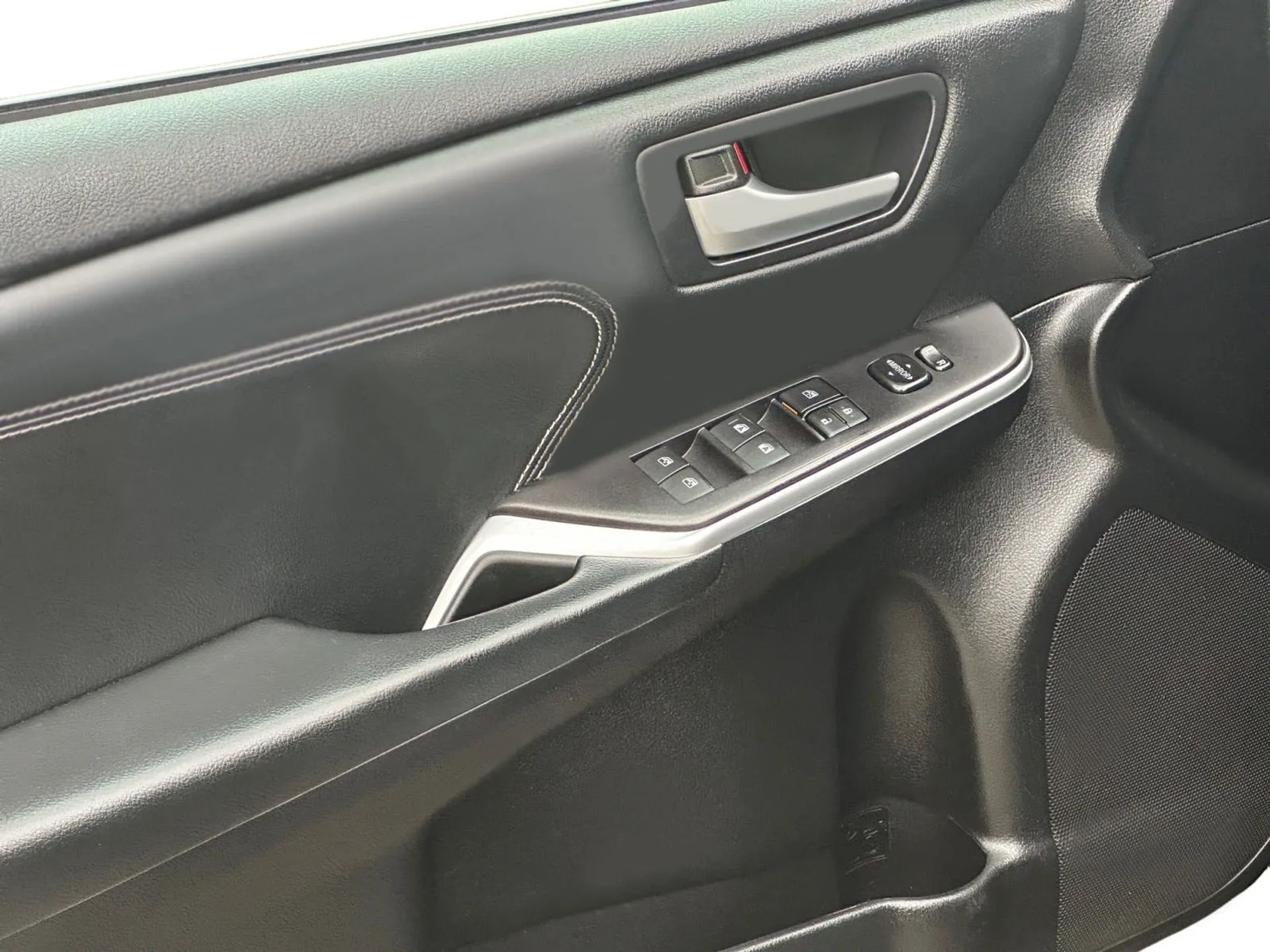 Toyota Camry 4dr Sdn I4 Auto XLE (Natl) 2015