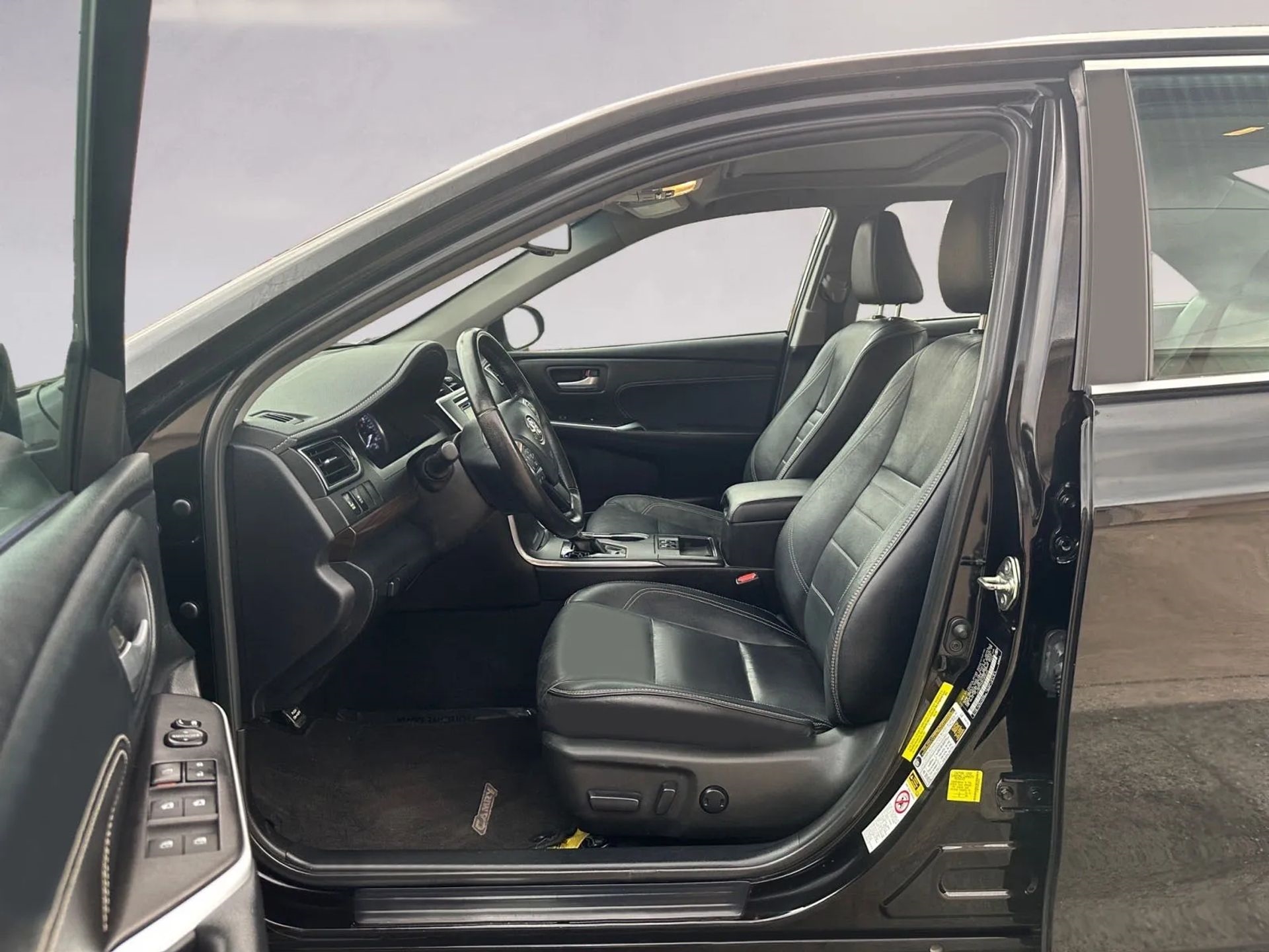 Toyota Camry 4dr Sdn I4 Auto XLE (Natl) 2015