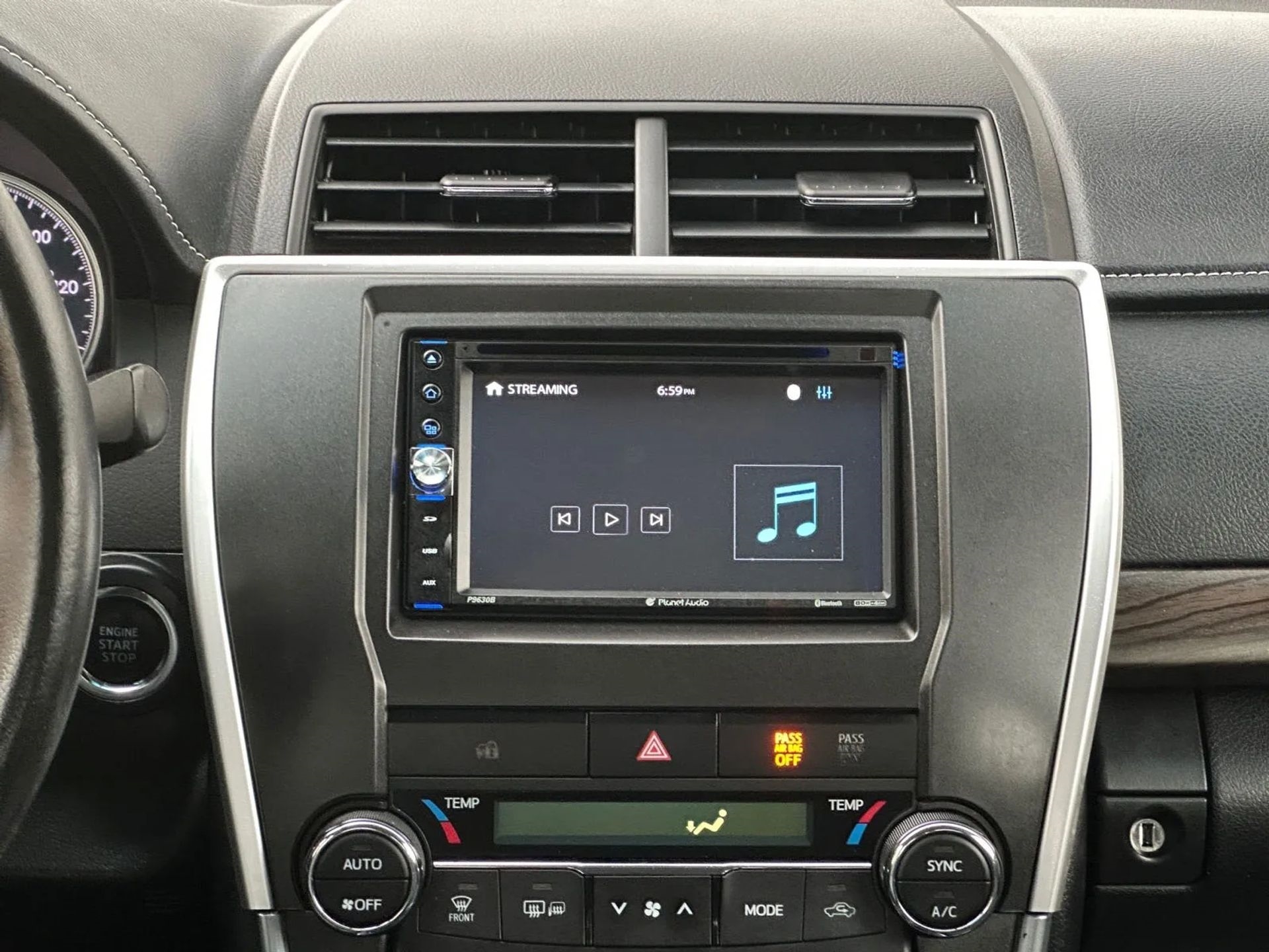 Toyota Camry 4dr Sdn I4 Auto XLE (Natl) 2015