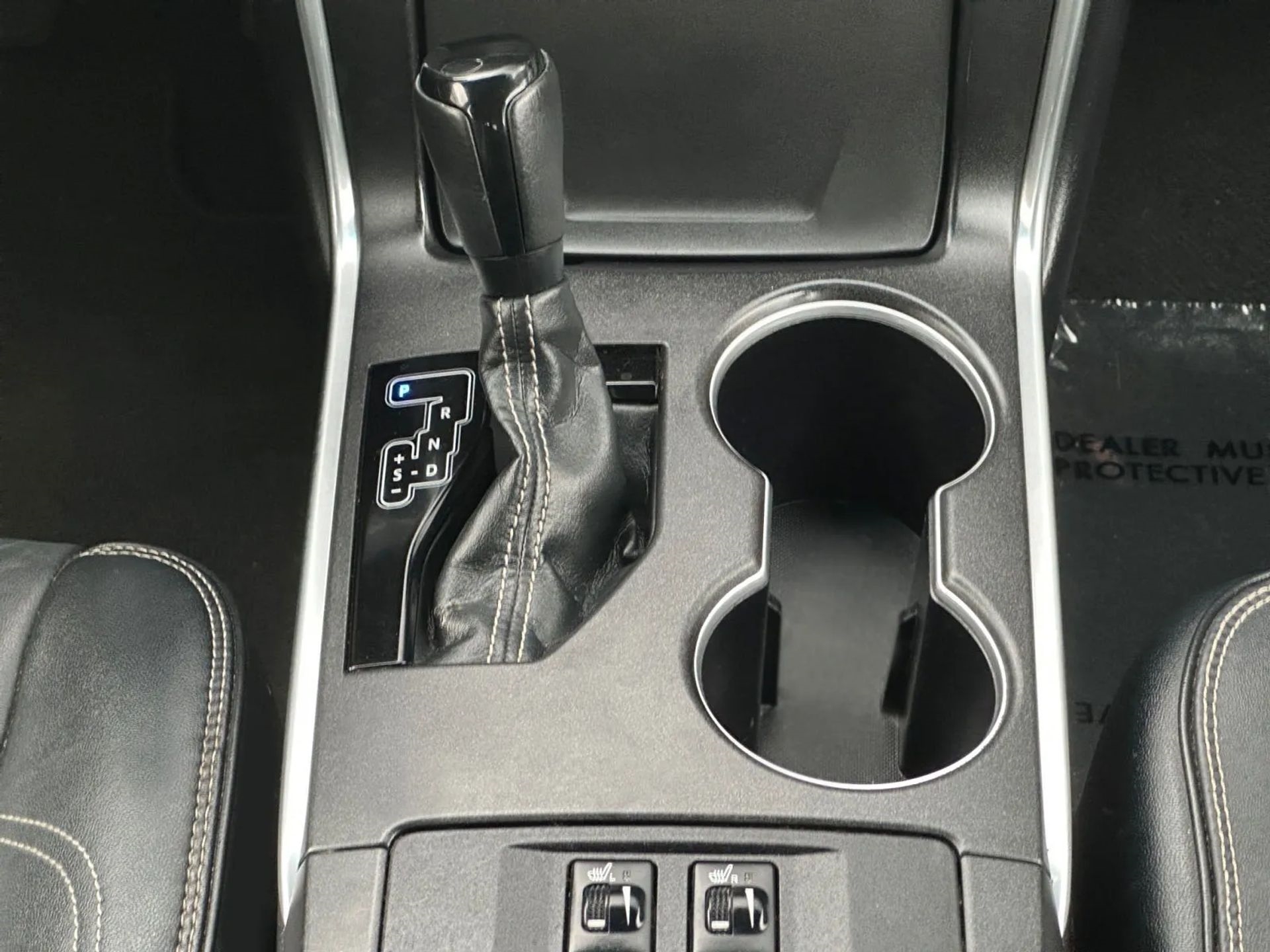 Toyota Camry 4dr Sdn I4 Auto XLE (Natl) 2015