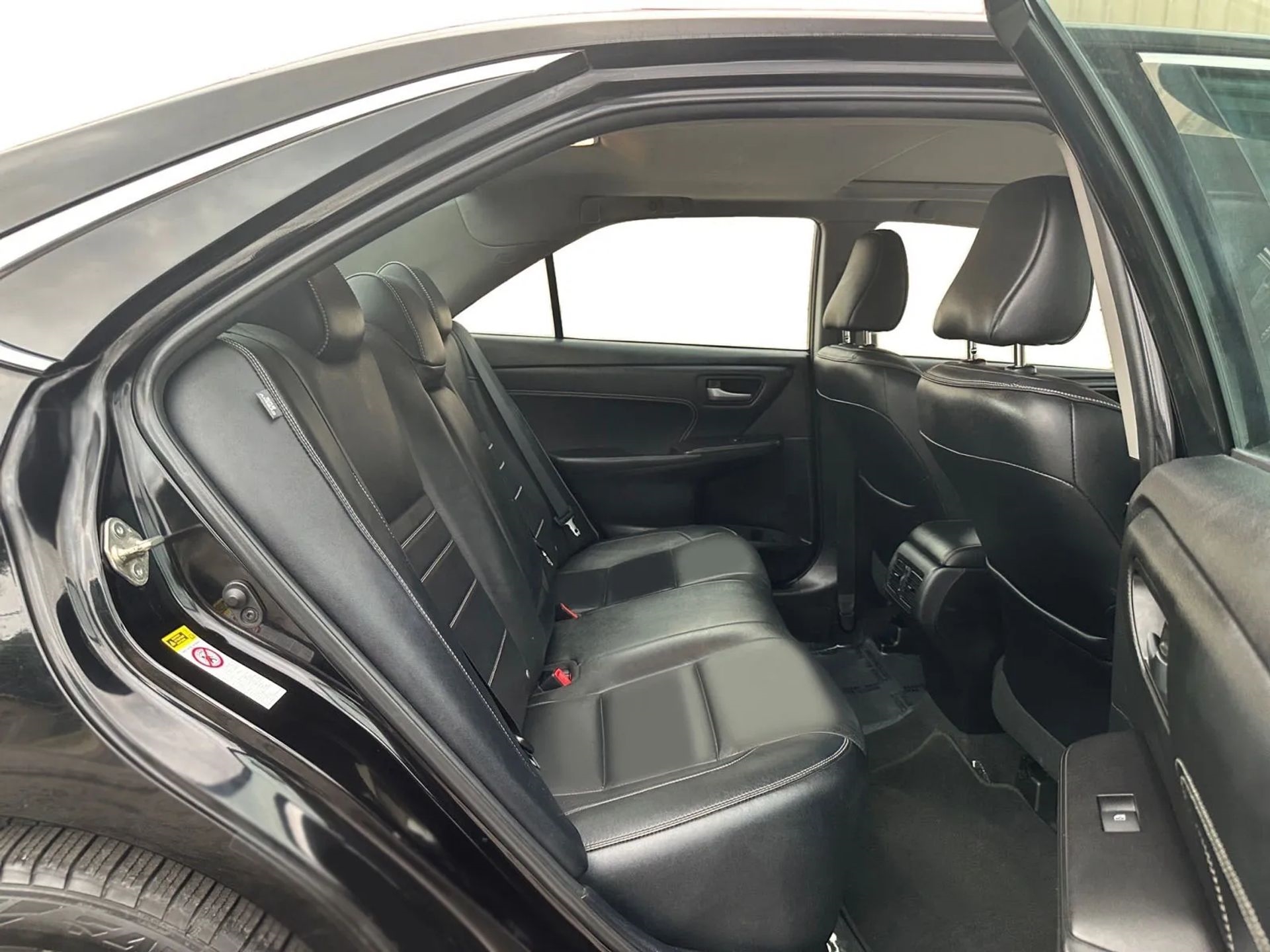 Toyota Camry 4dr Sdn I4 Auto XLE (Natl) 2015