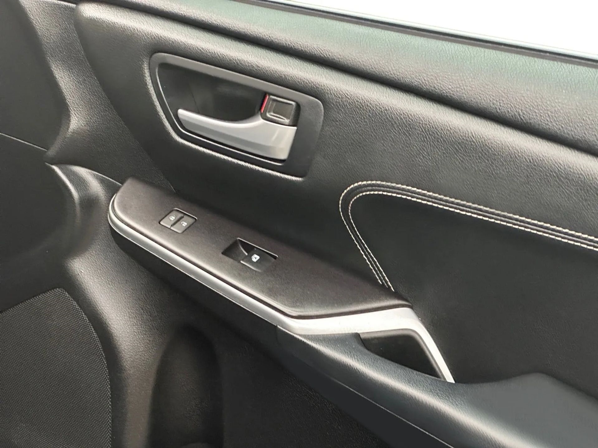 Toyota Camry 4dr Sdn I4 Auto XLE (Natl) 2015