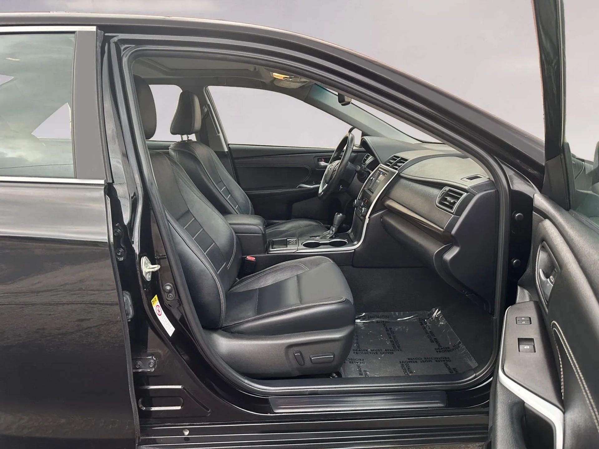 Toyota Camry 4dr Sdn I4 Auto XLE (Natl) 2015