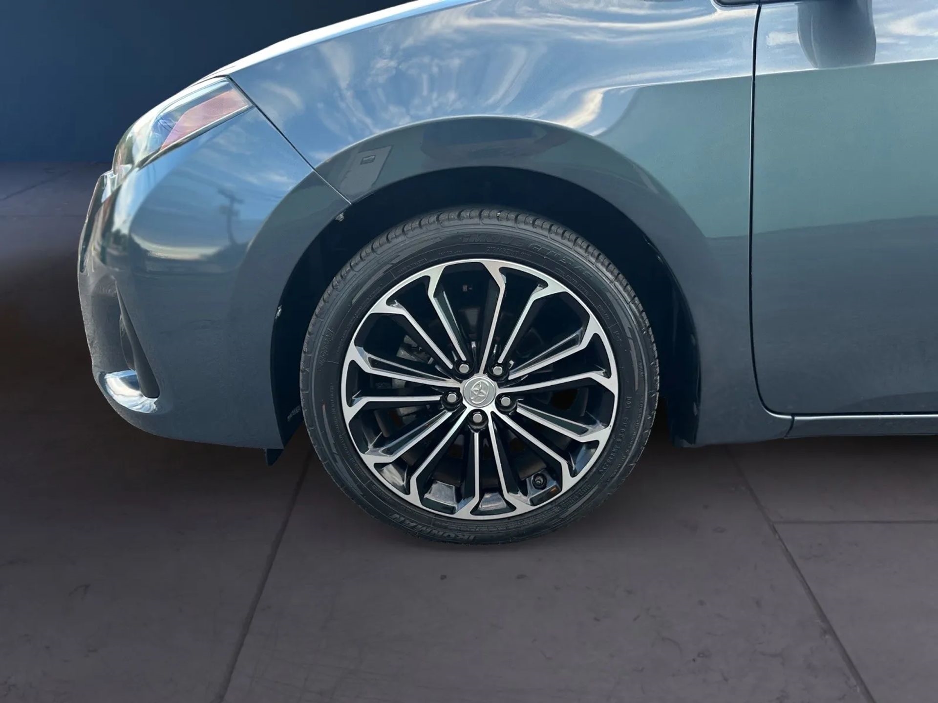 Toyota Corolla 4dr Sdn CVT LE Premium (Natl) 2015