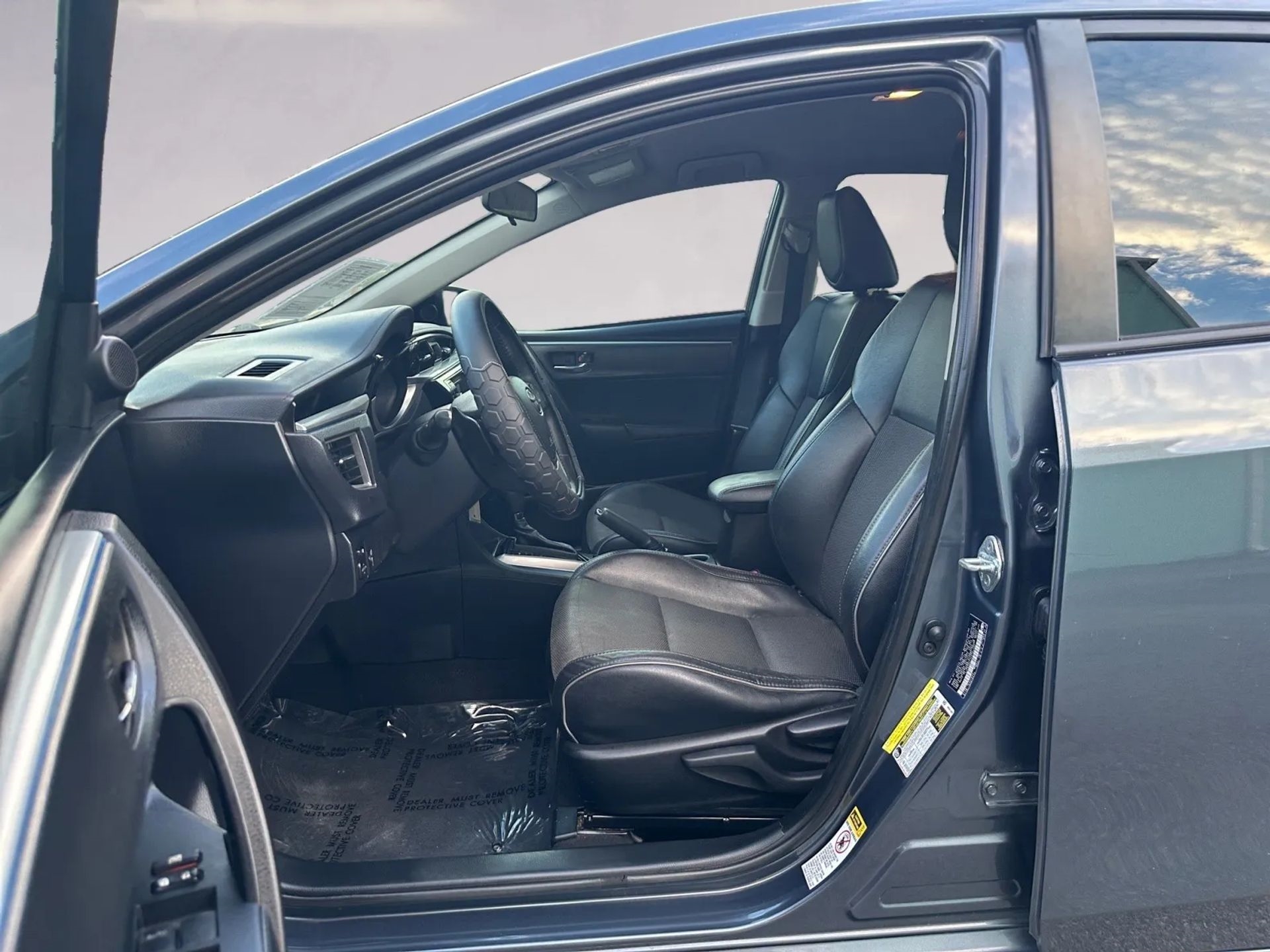Toyota Corolla 4dr Sdn CVT LE Premium (Natl) 2015