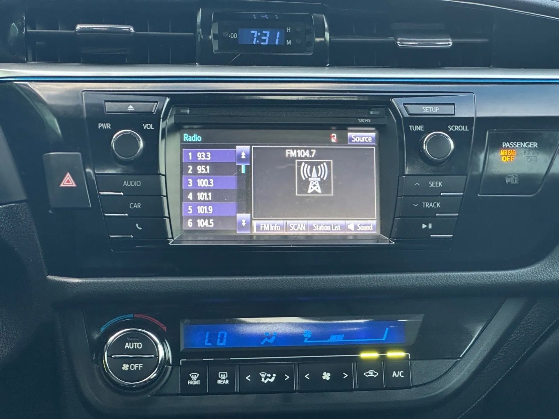 Toyota Corolla 4dr Sdn CVT LE Premium (Natl) 2015