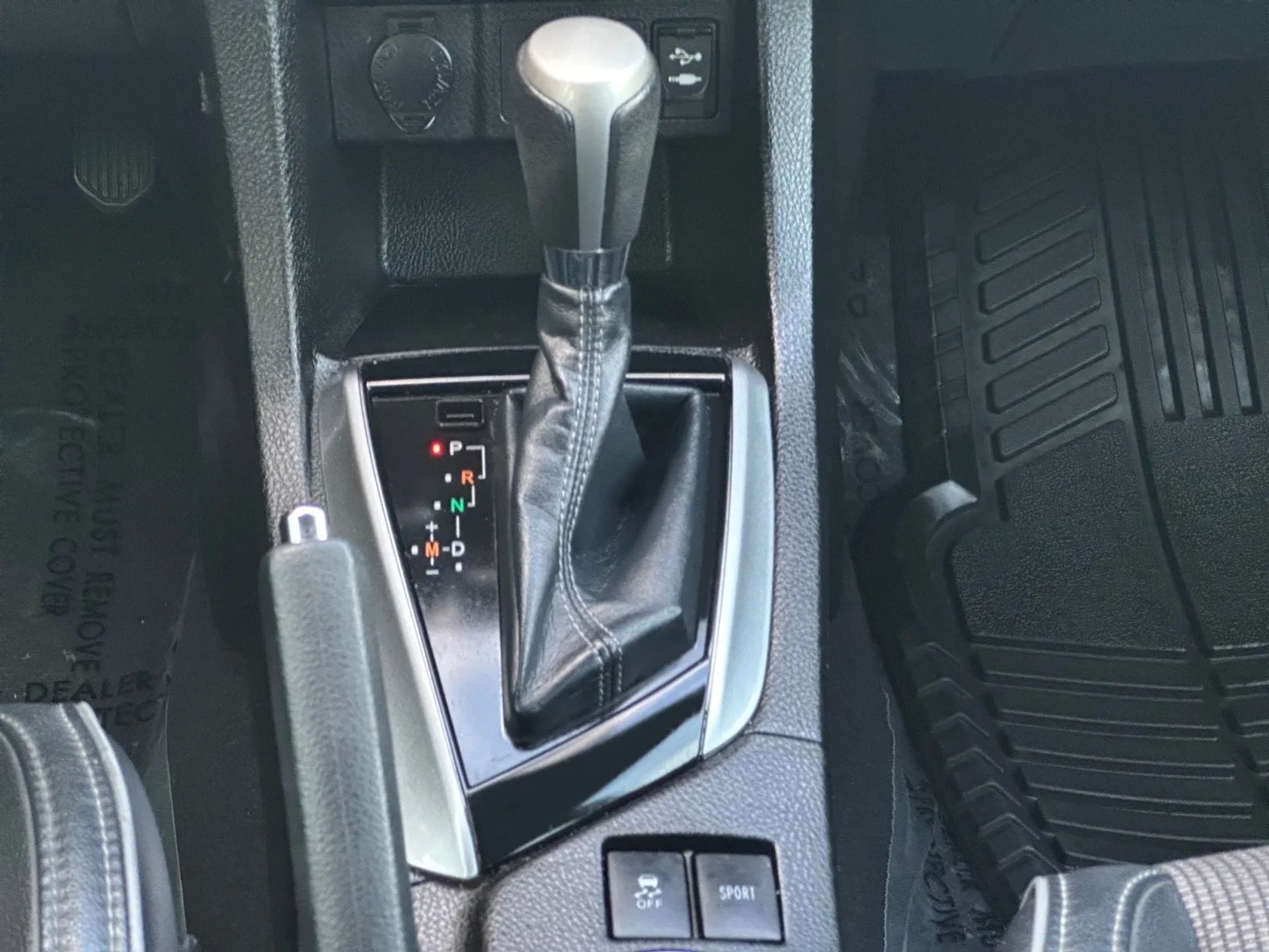 Toyota Corolla 4dr Sdn CVT LE Premium (Natl) 2015