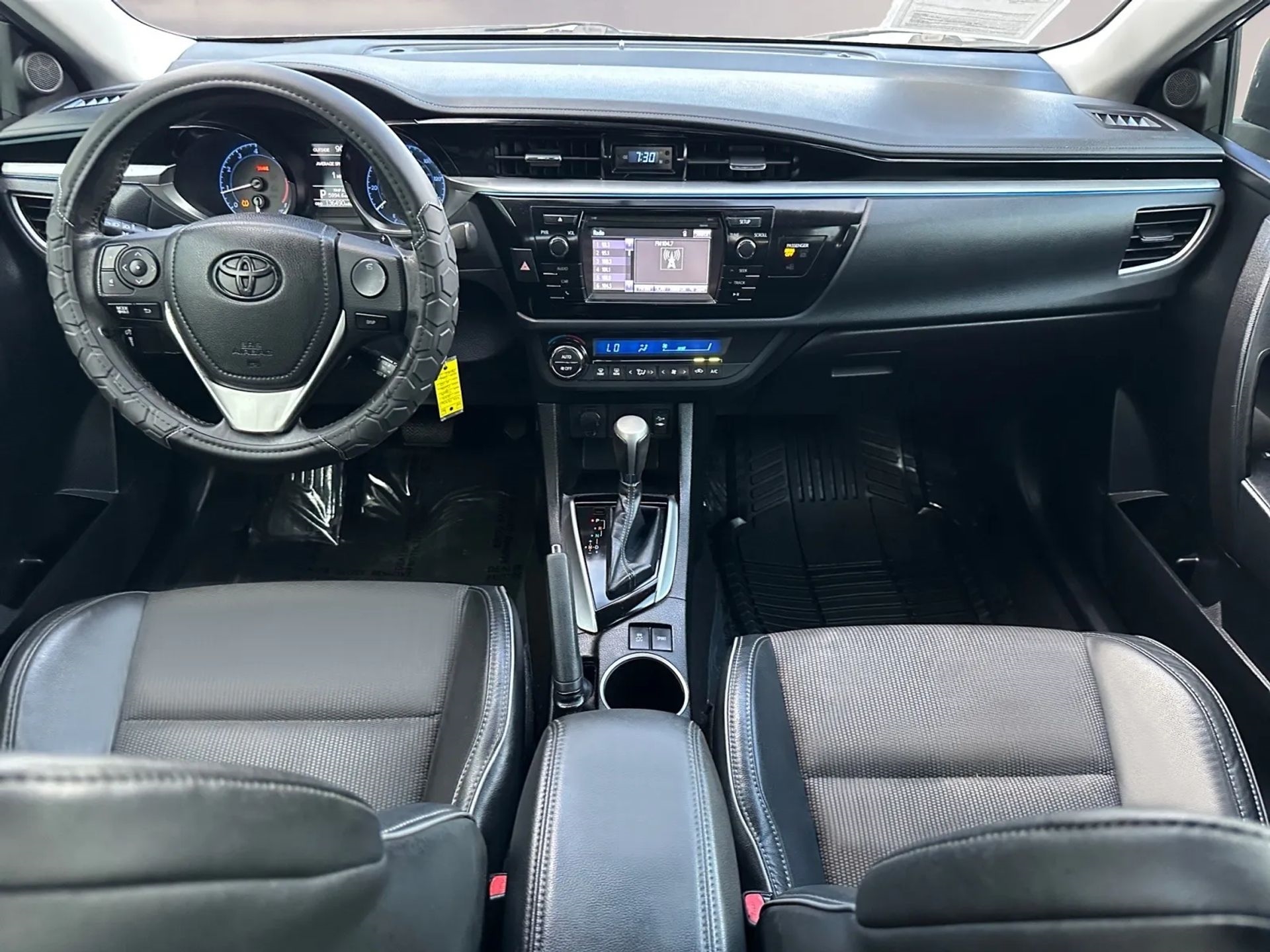 Toyota Corolla 4dr Sdn CVT LE Premium (Natl) 2015