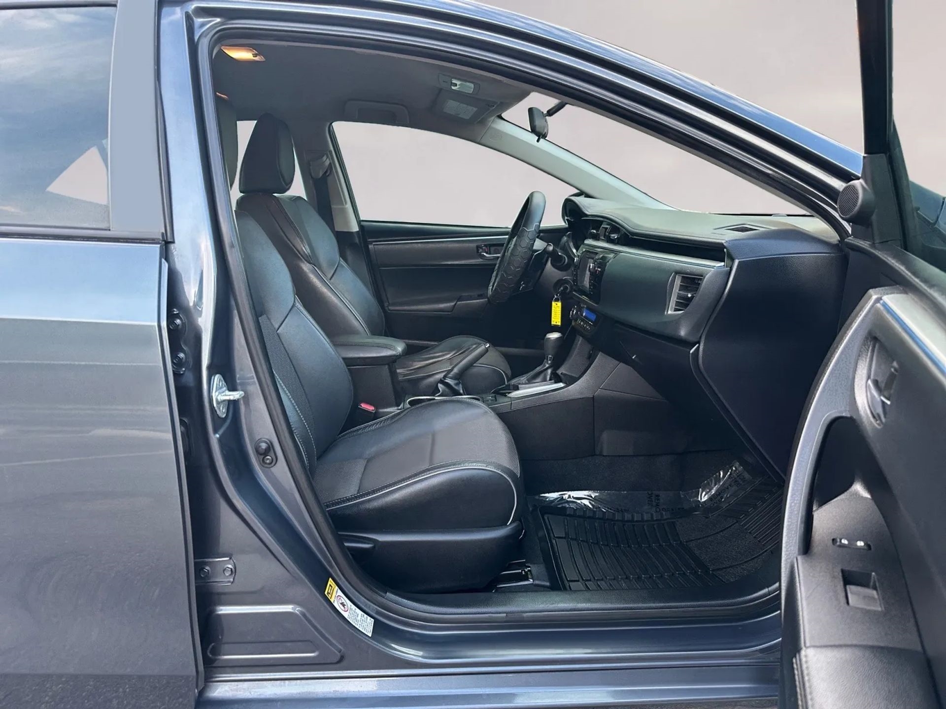 Toyota Corolla 4dr Sdn CVT LE Premium (Natl) 2015