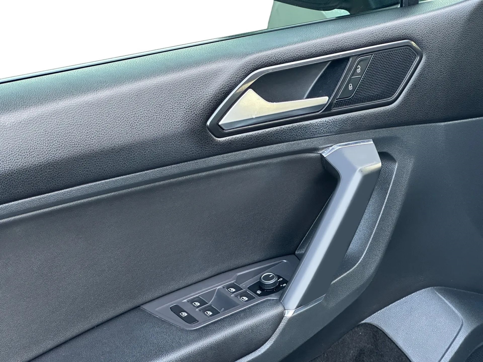 Volkswagen Tiguan 2.0T SEL FWD 2018