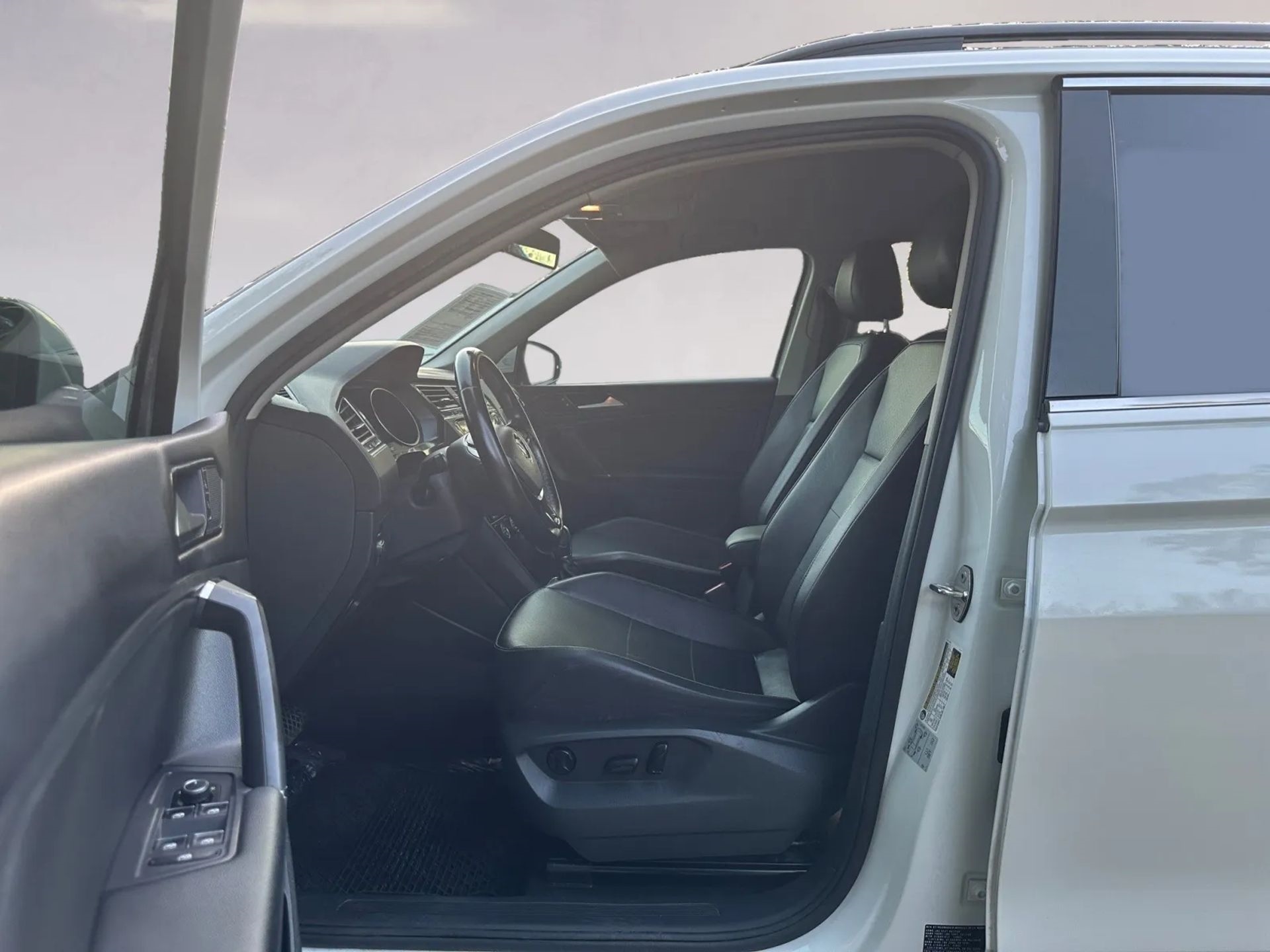 Volkswagen Tiguan 2.0T SEL FWD 2018