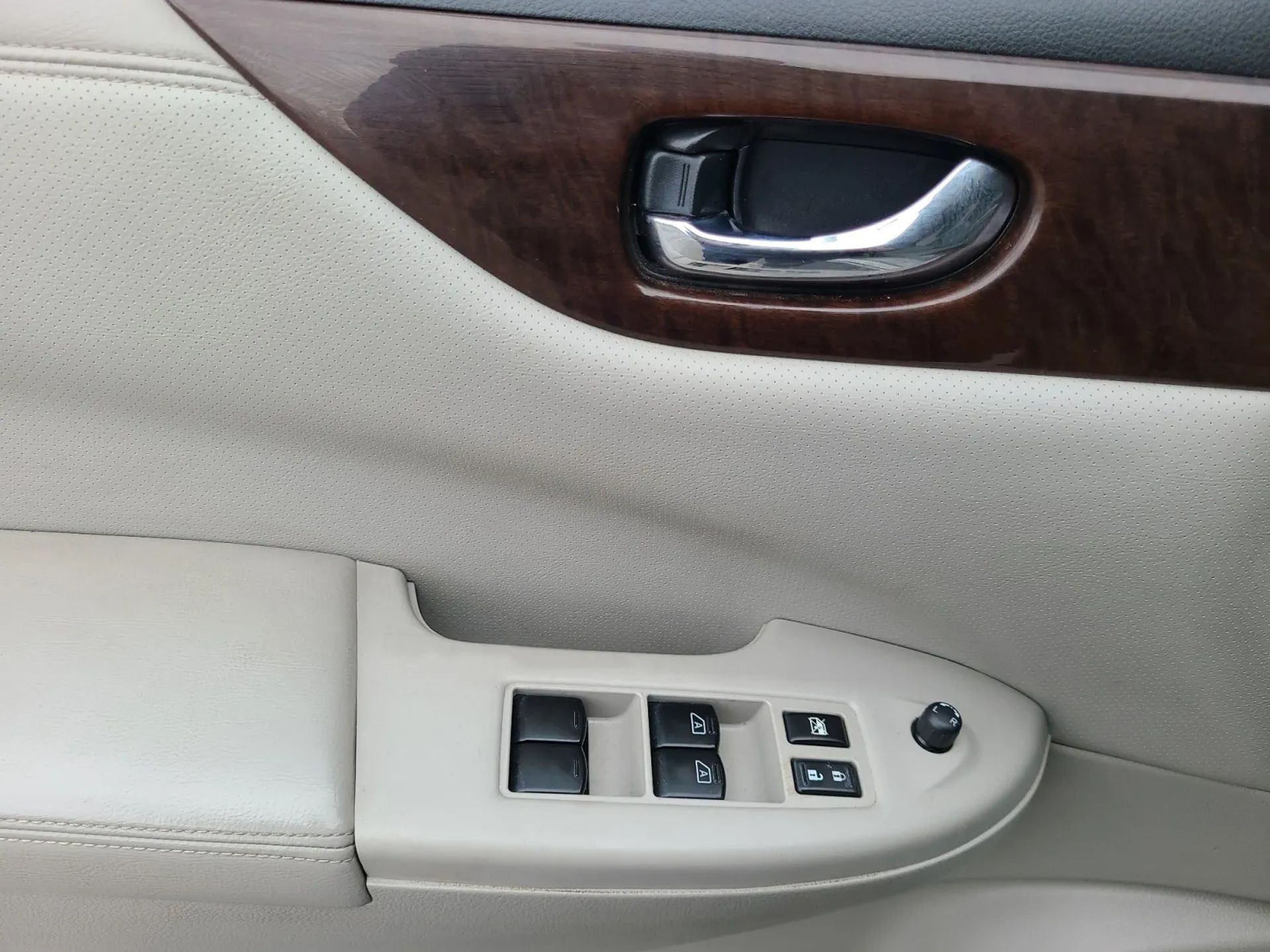 Nissan Quest 4dr SL 2015