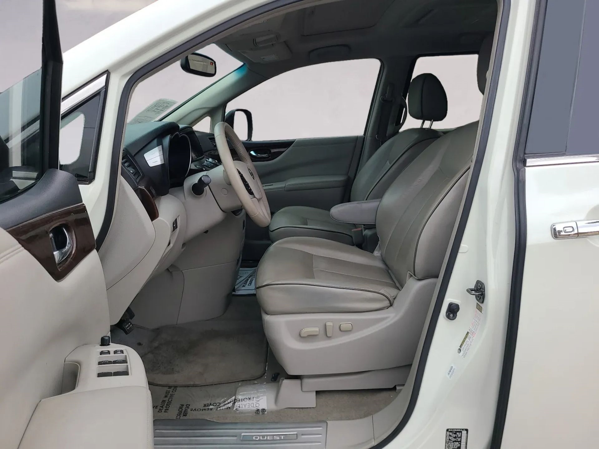 Nissan Quest 4dr SL 2015