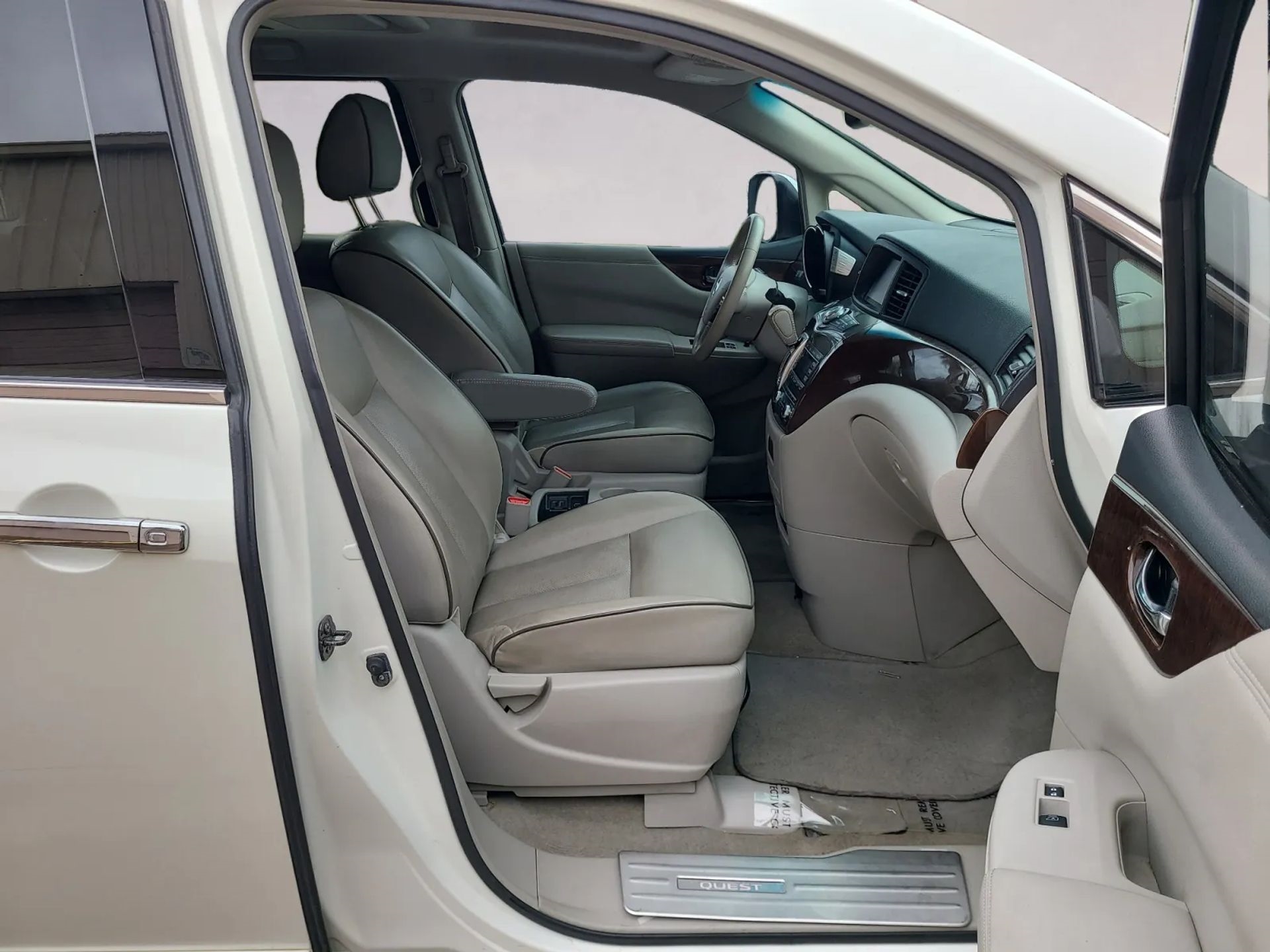 Nissan Quest 4dr SL 2015