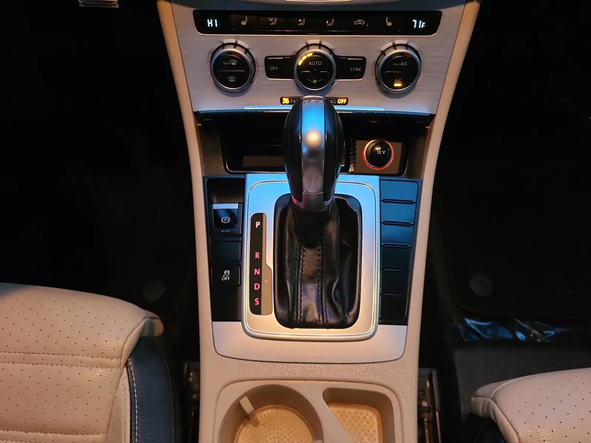 Volkswagen CC 4dr Sdn DSG R-Line PZEV 2014