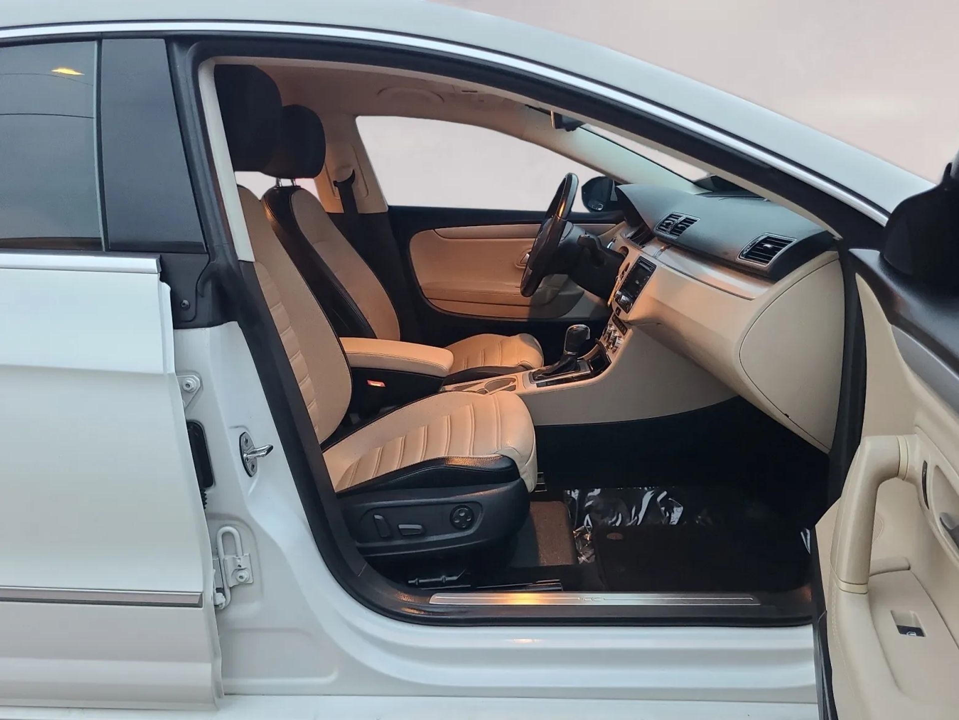 Volkswagen CC 4dr Sdn DSG R-Line PZEV 2014