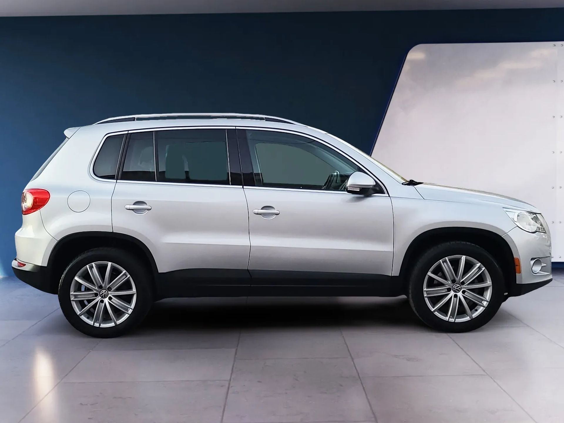 Volkswagen Tiguan 2WD 4dr SE w/Sunroof & Navi 2011